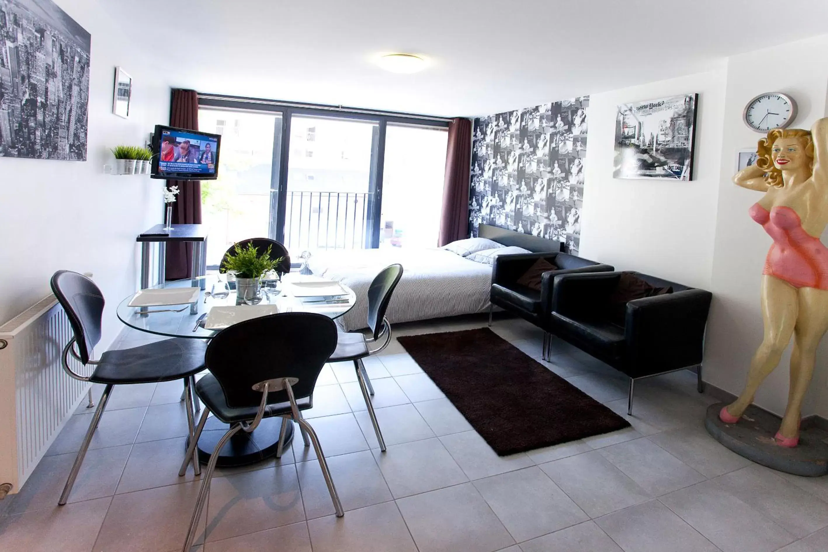 Photo of the whole room, Dining Area in Résidence Le Patricia