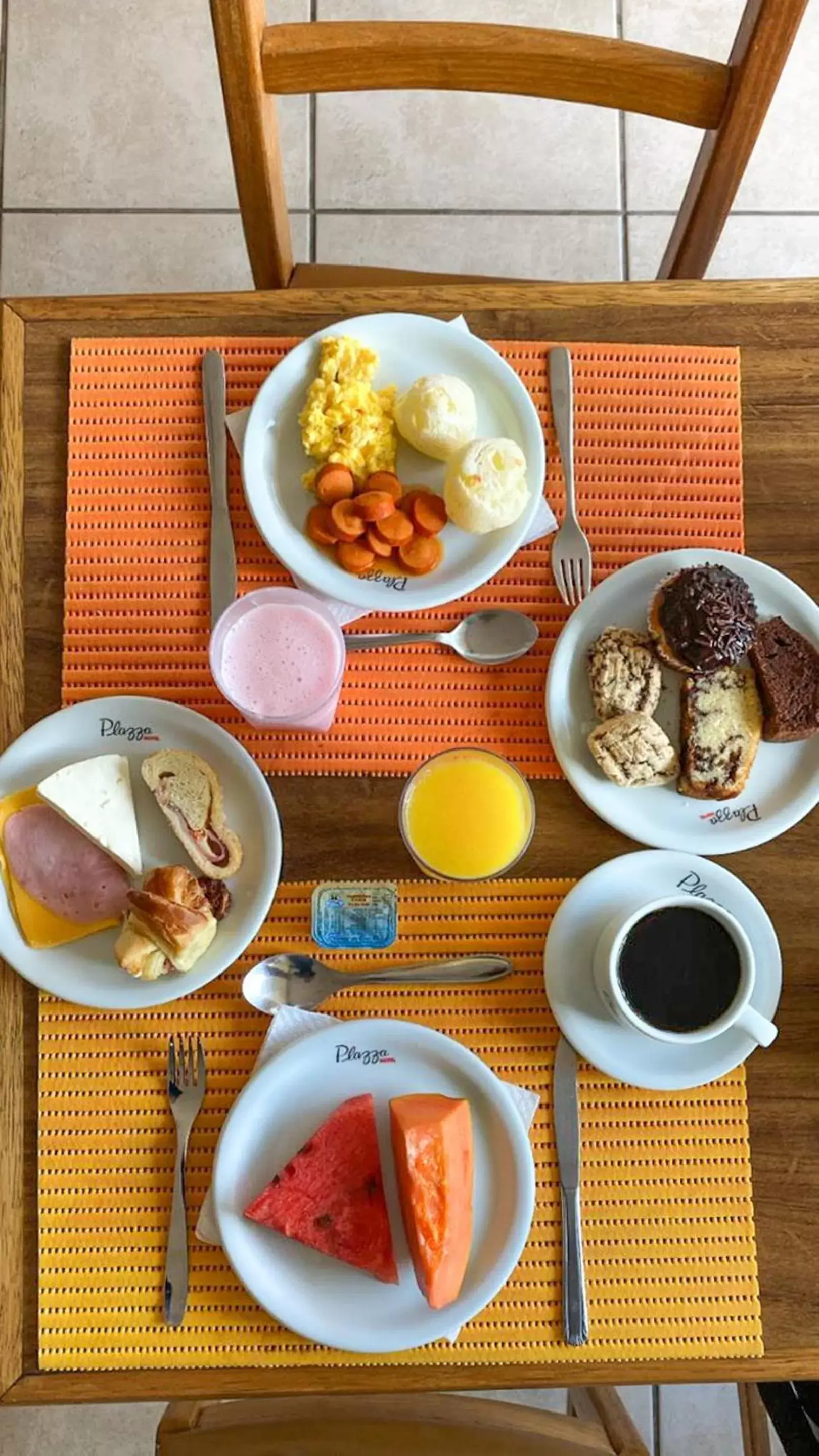 Food and drinks in VOA Plazza Hotel Food and drinks in VOA Plazza Hotel