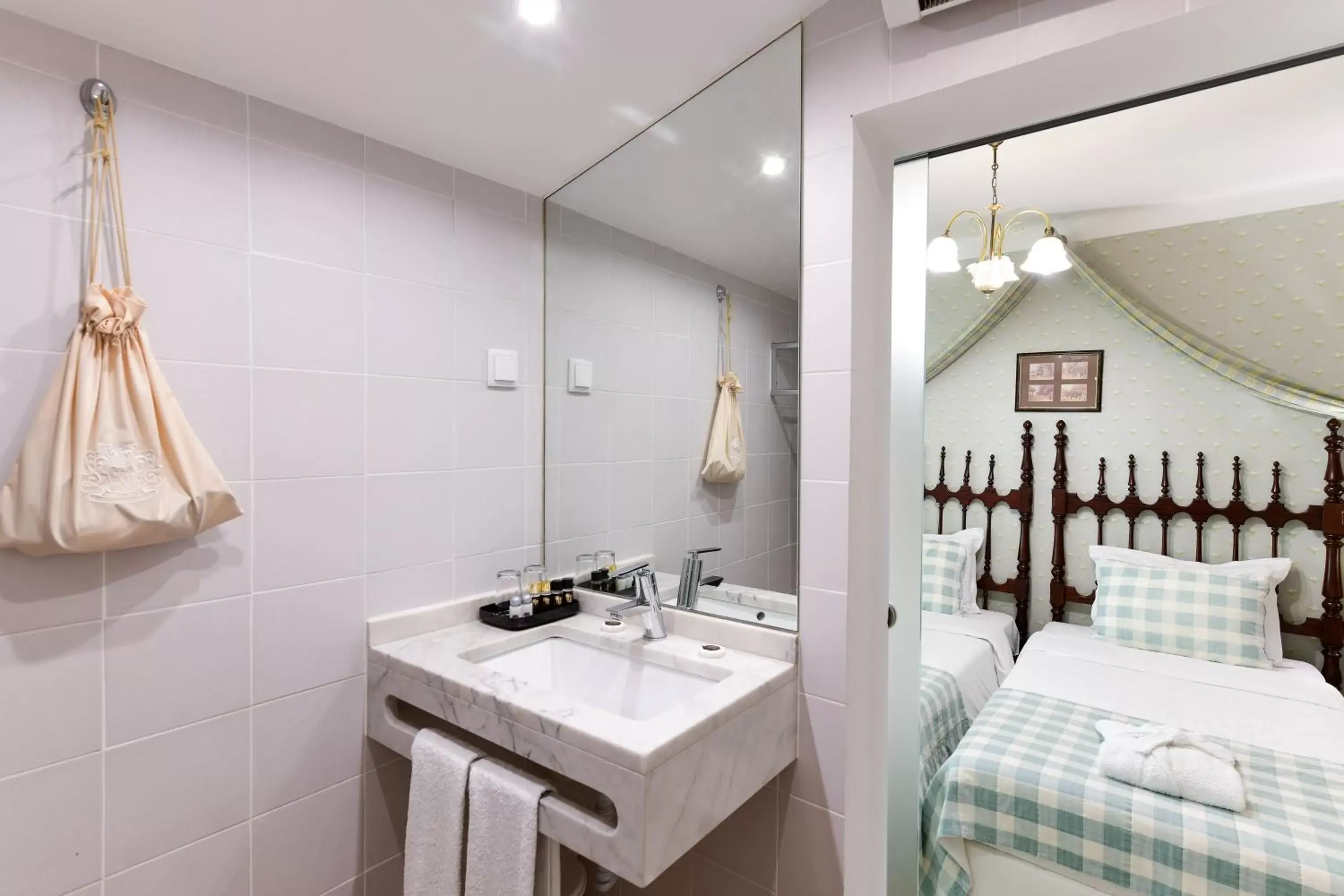 Bathroom in Casa de Sao Mamede Hotel