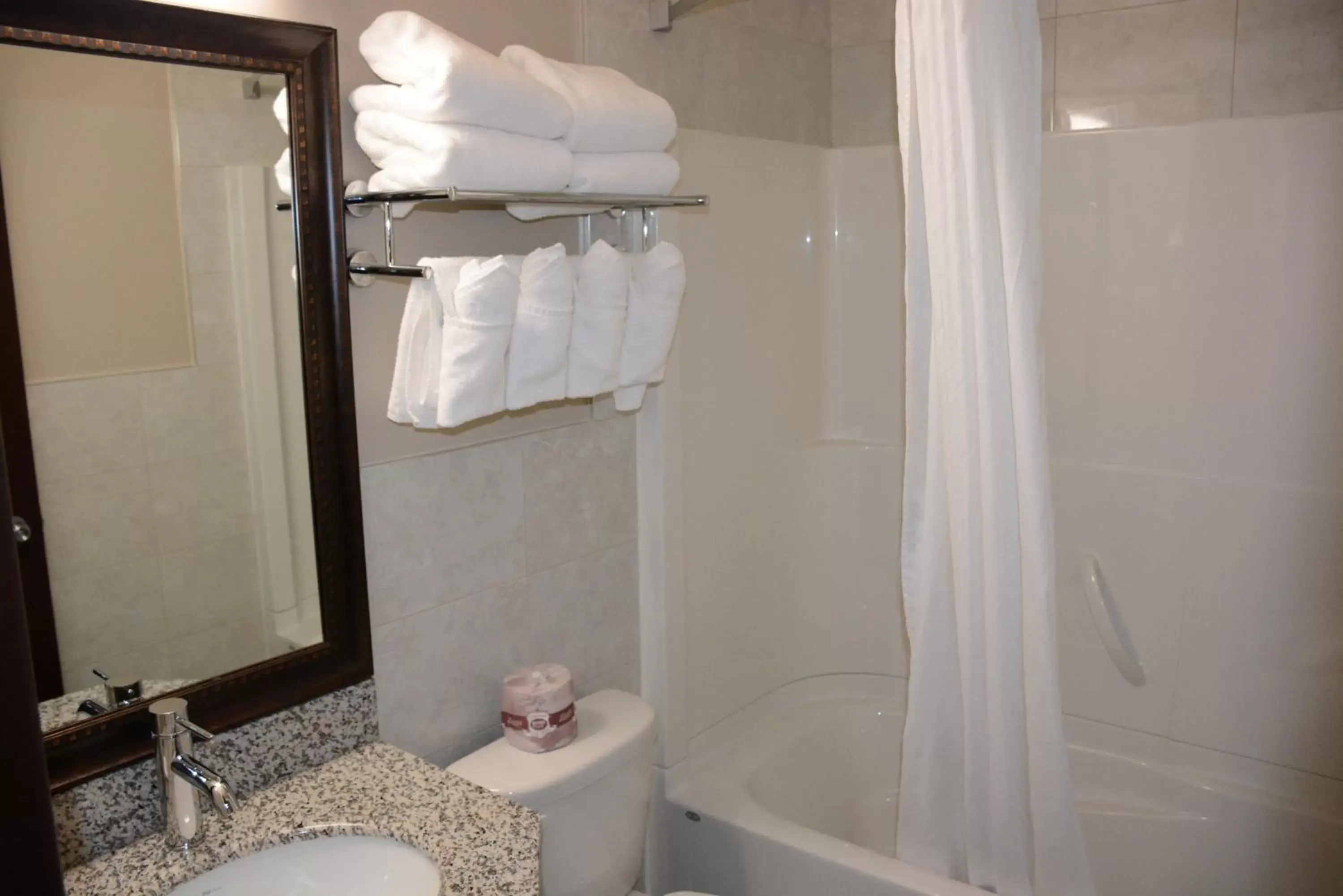 Double Room with Two Double Beds - Smoking in Travelodge by Wyndham Lethbridge Double Room with Two Double Beds - Smoking in Travelodge by Wyndham Lethbridge