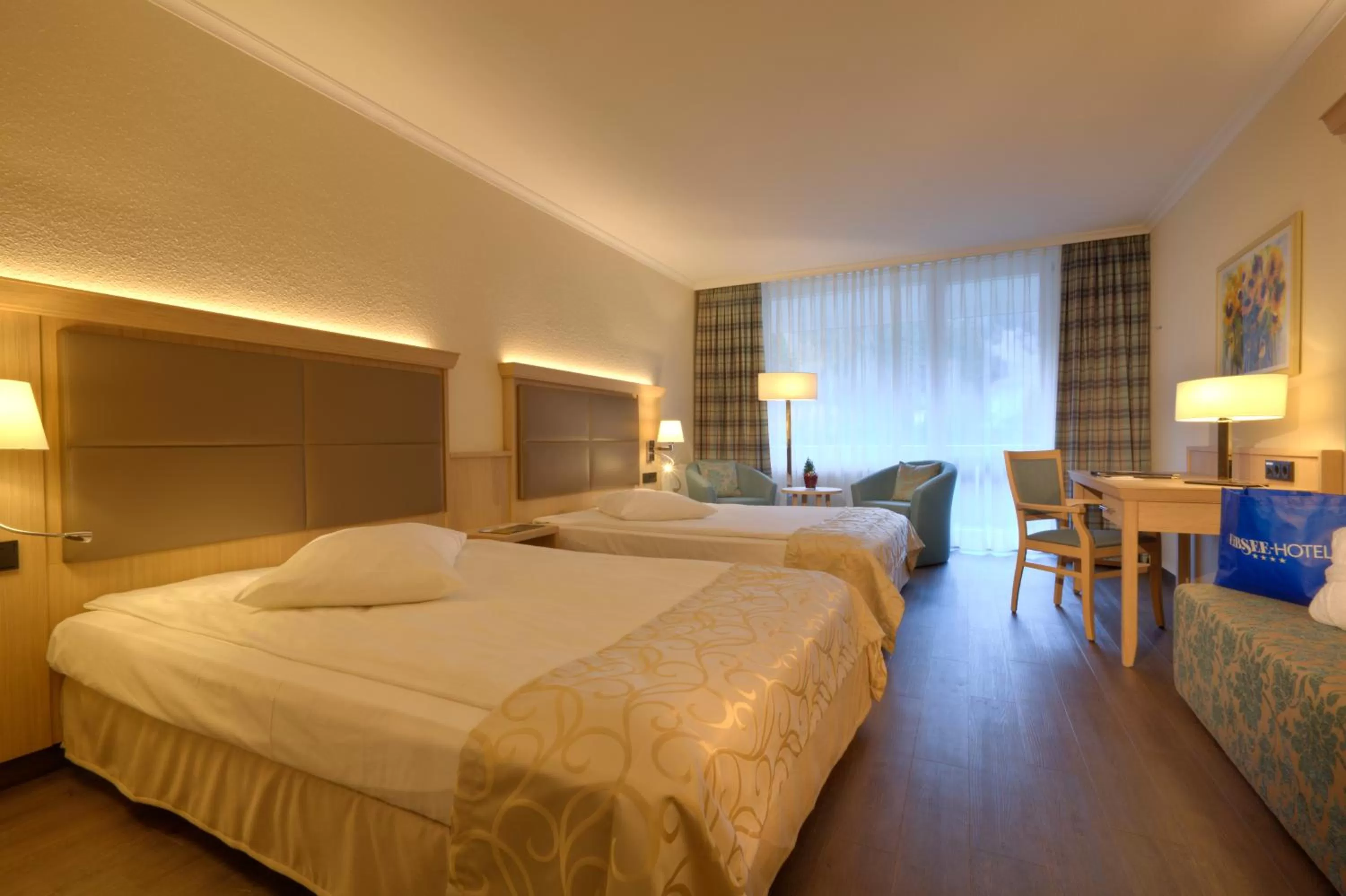 Photo of the whole room, Bed in Eibsee Hotel