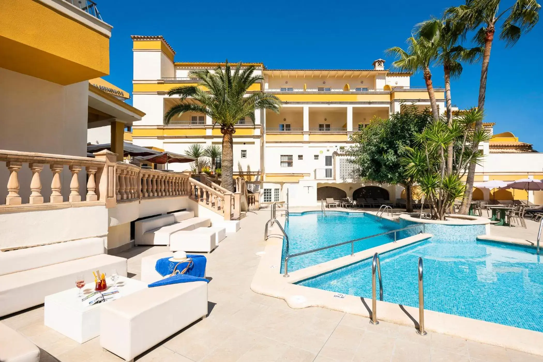 Swimming Pool in Hotel Flor Los Almendros