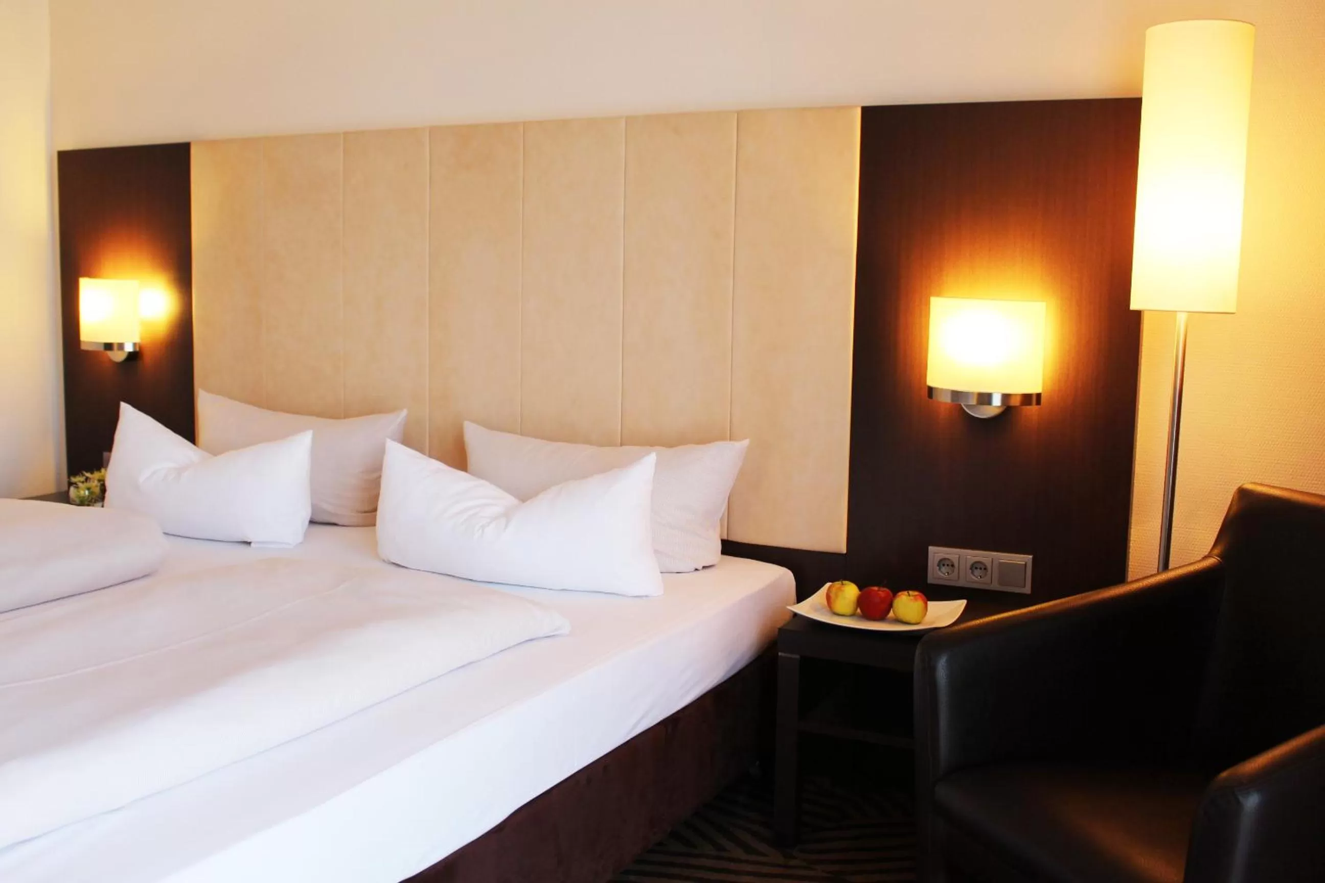 Photo of the whole room, Bed in Best Western soibelmanns Frankfurt Airport