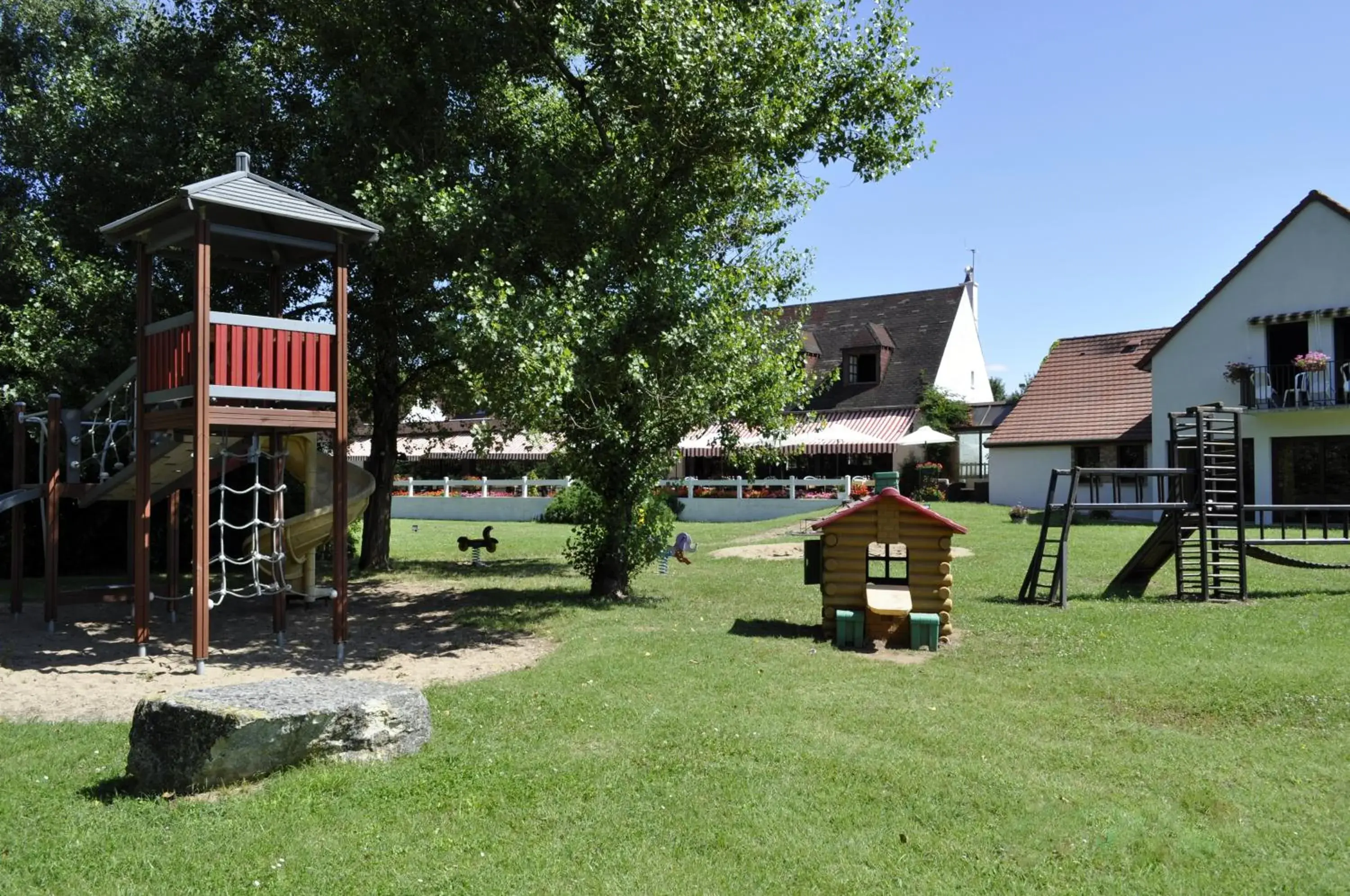 Children play ground, Property Building in Logis Le Relais De Pouilly