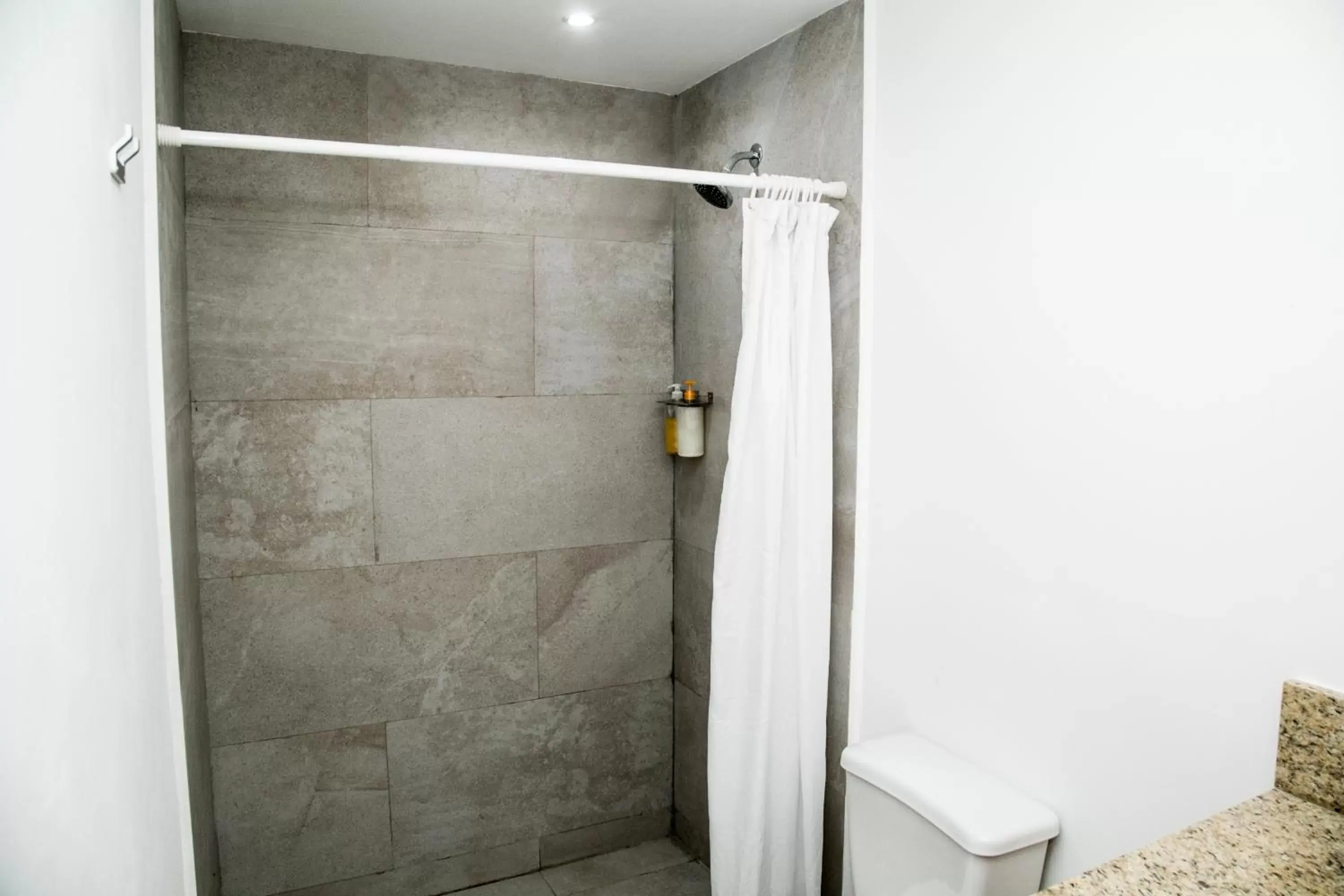 Shower, Bathroom in Booking 500