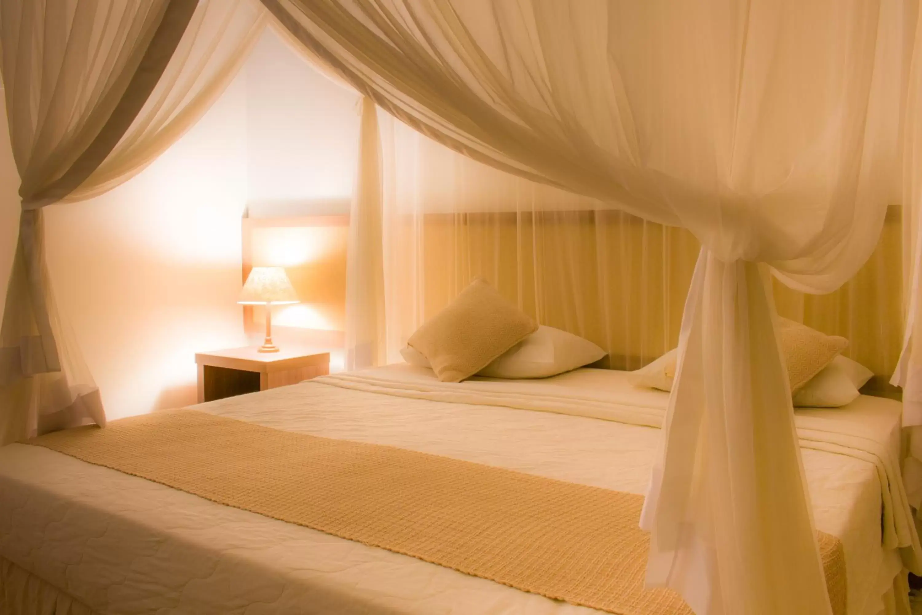 Bed in Sarana Praia Hotel