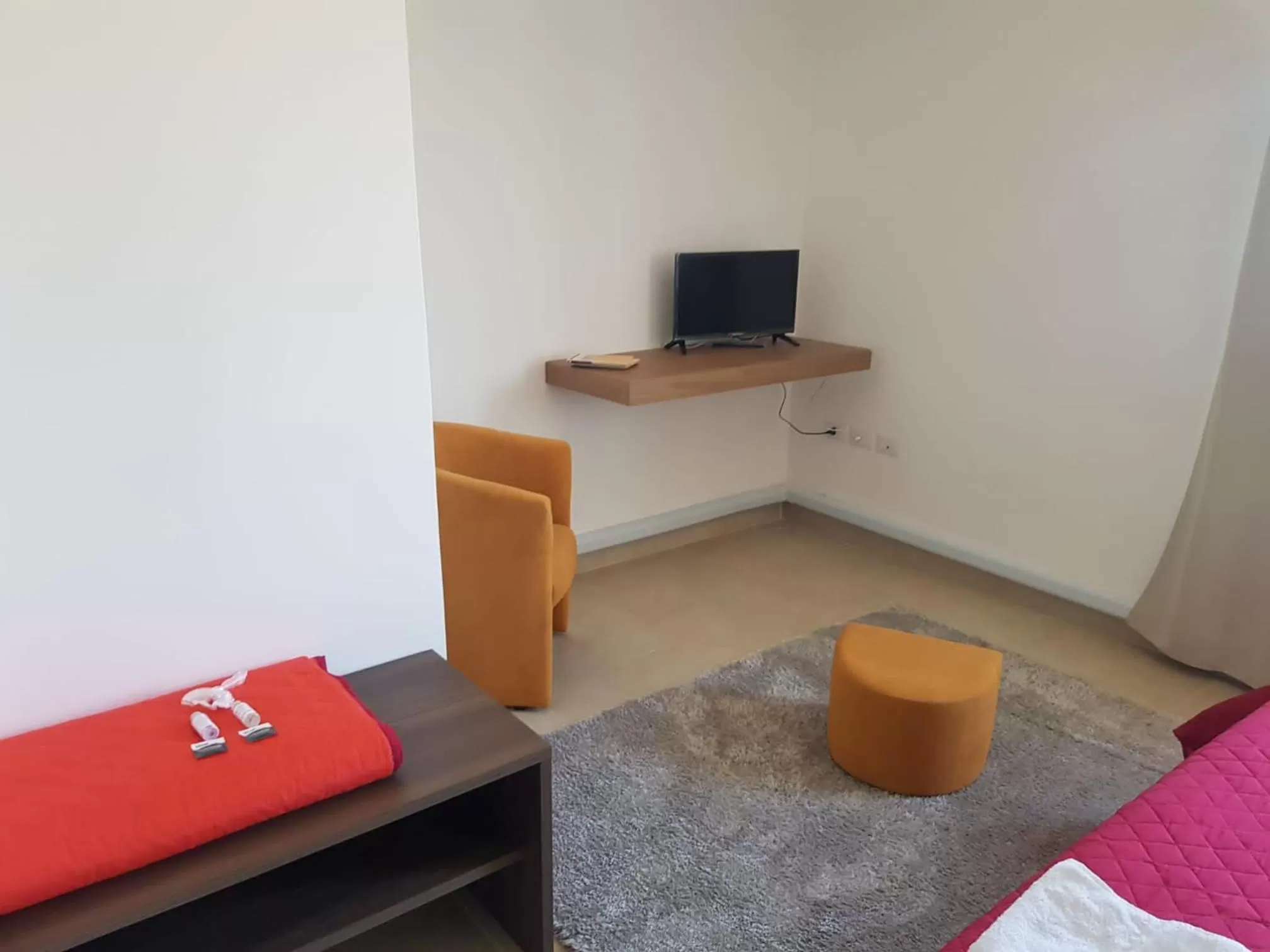 TV/Entertainment Center in Montesarchiorooms