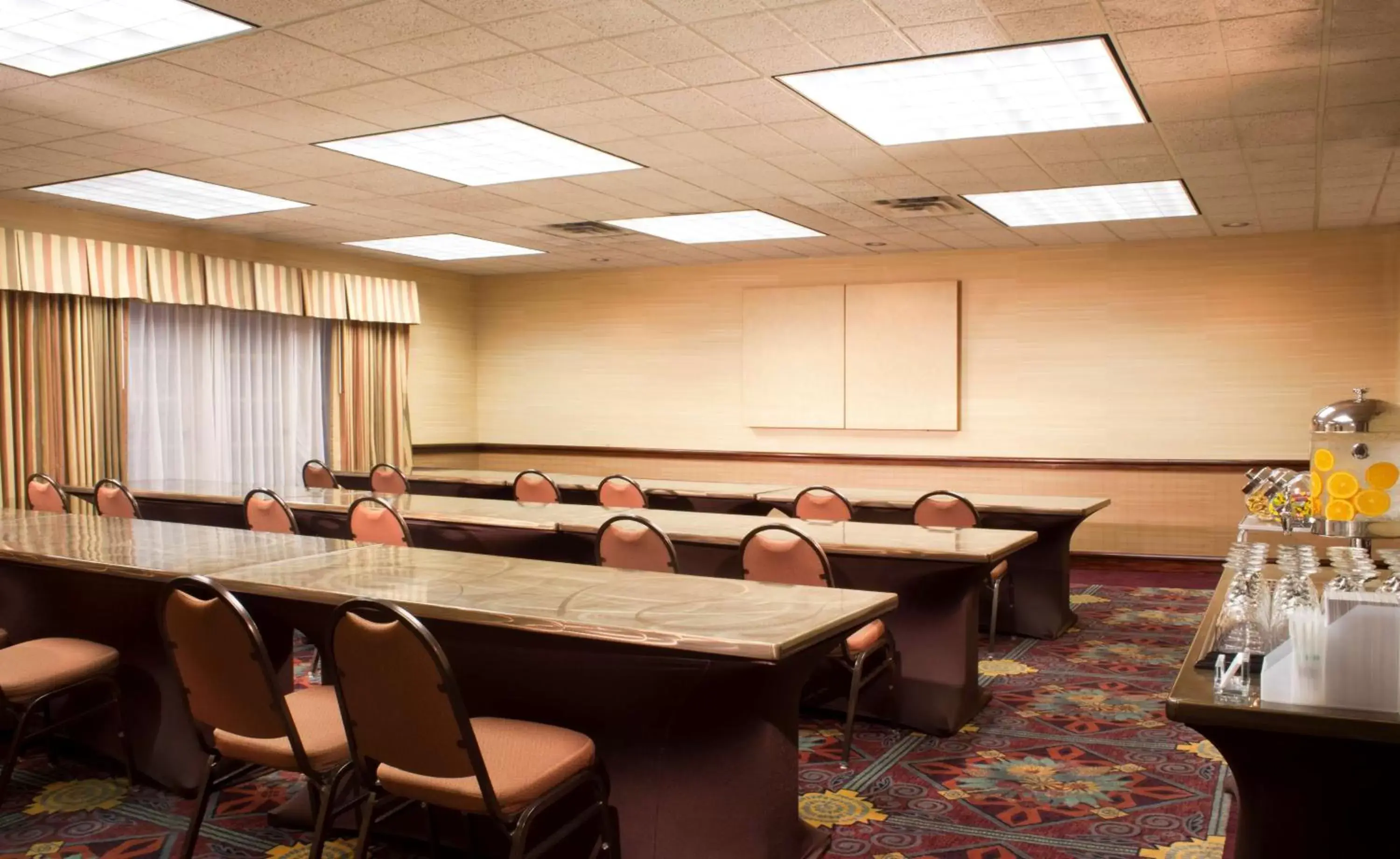 Meeting/conference room in Embassy Suites by Hilton Flagstaff