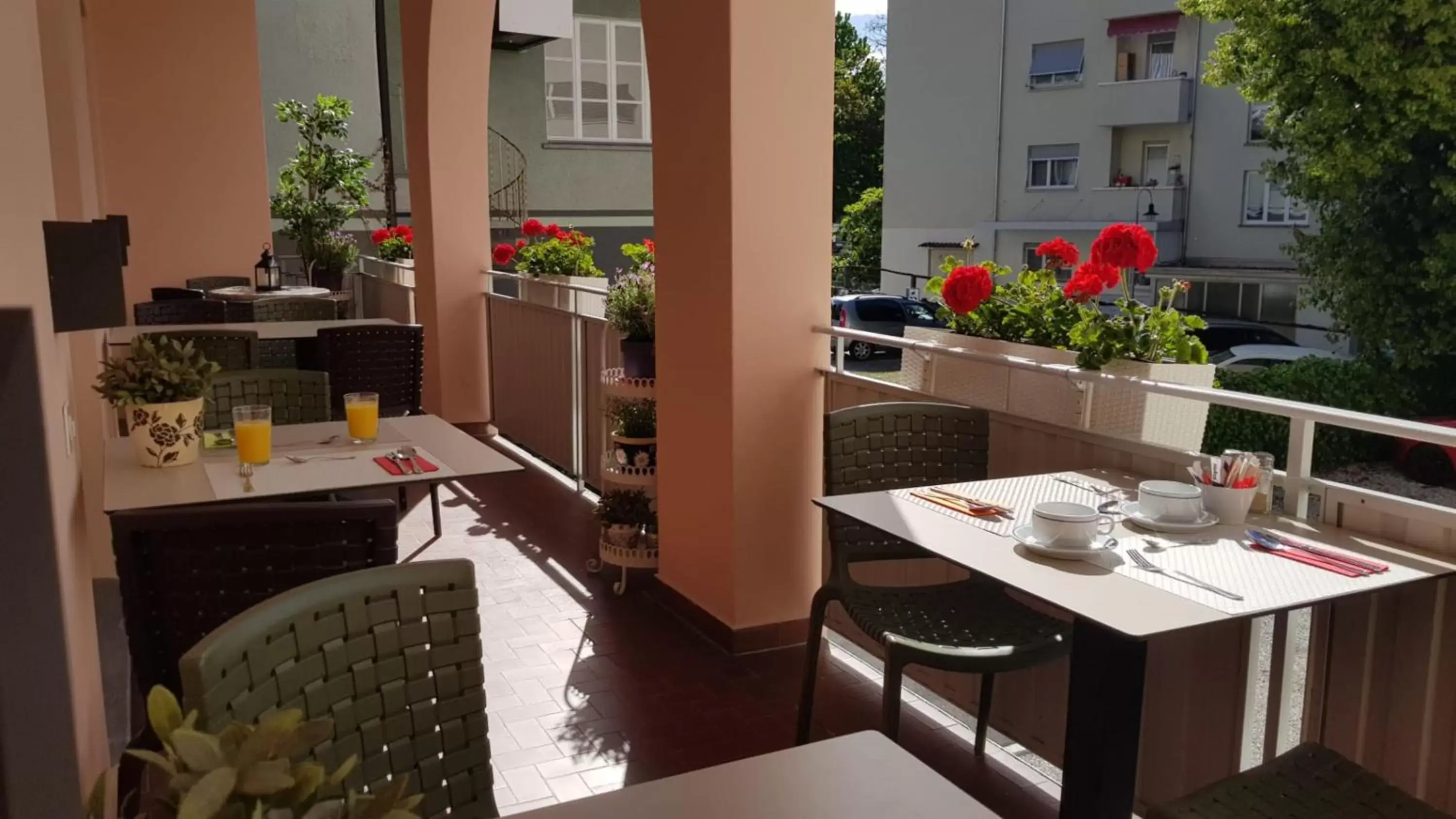 Restaurant/Places to Eat in @ Home Hotel Locarno