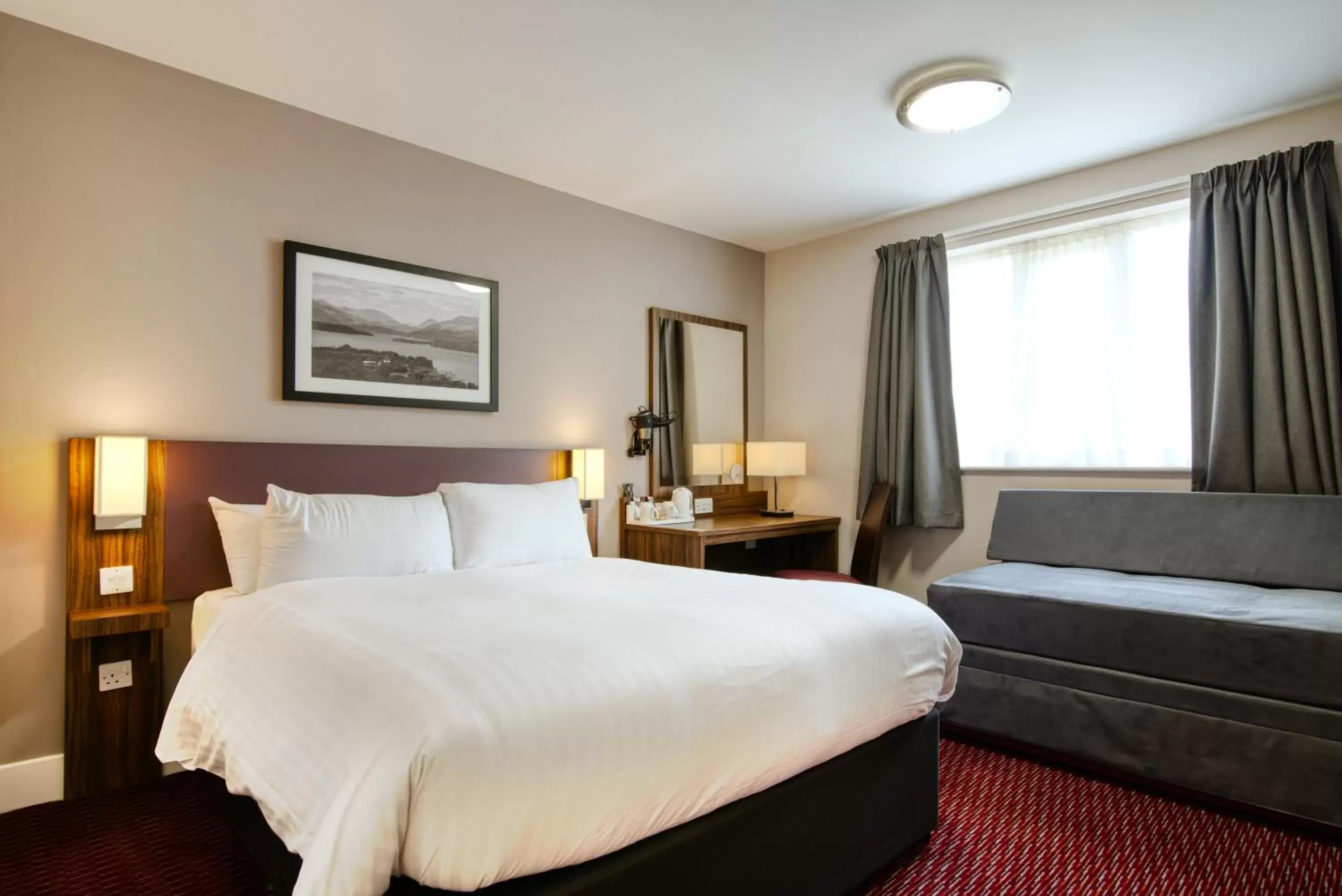 Bedroom, Bed in Queen of the Loch, Balloch by Marston's Inns