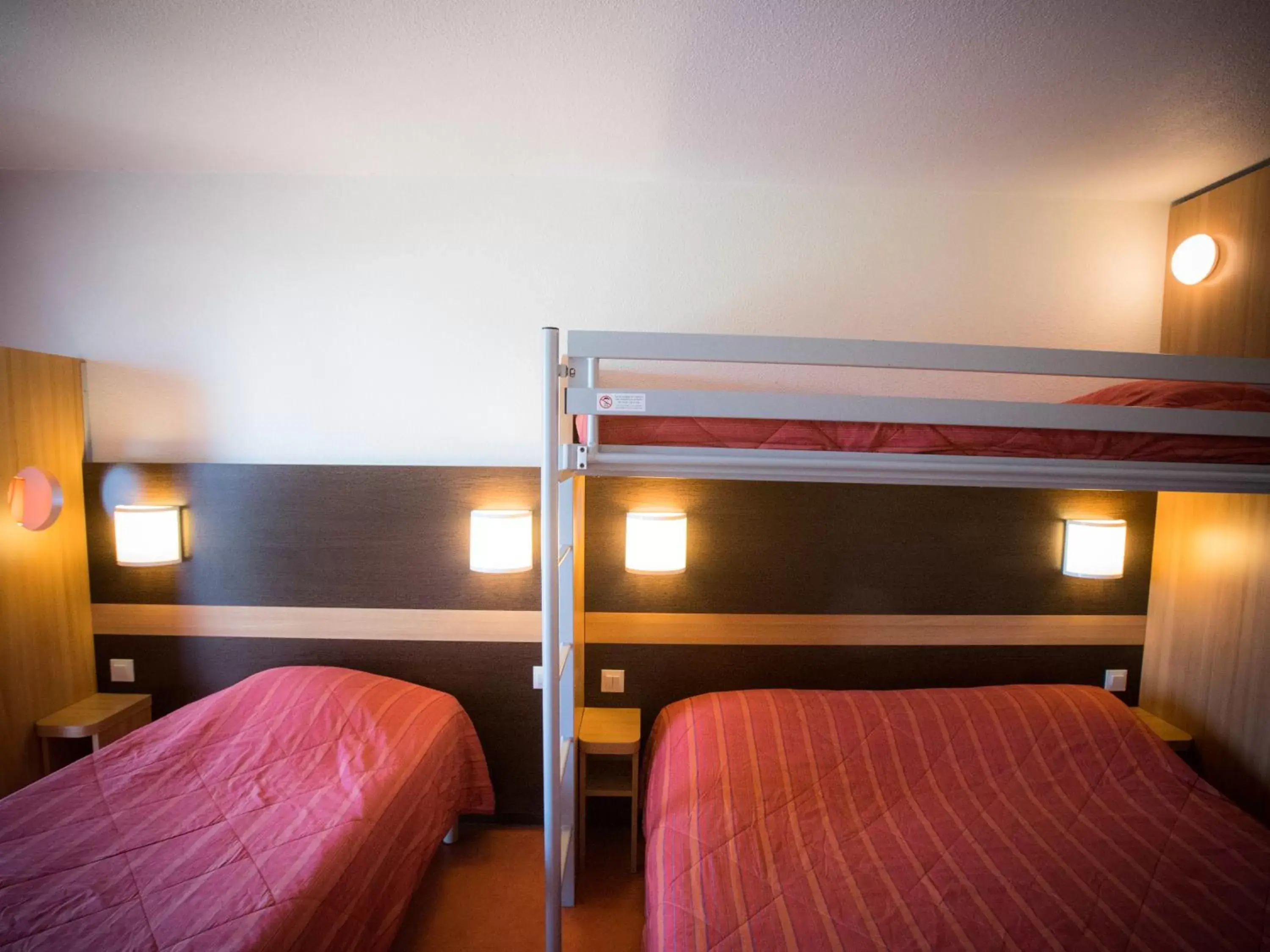 Photo of the whole room, Bunk Bed in Premiere Classe Lisieux