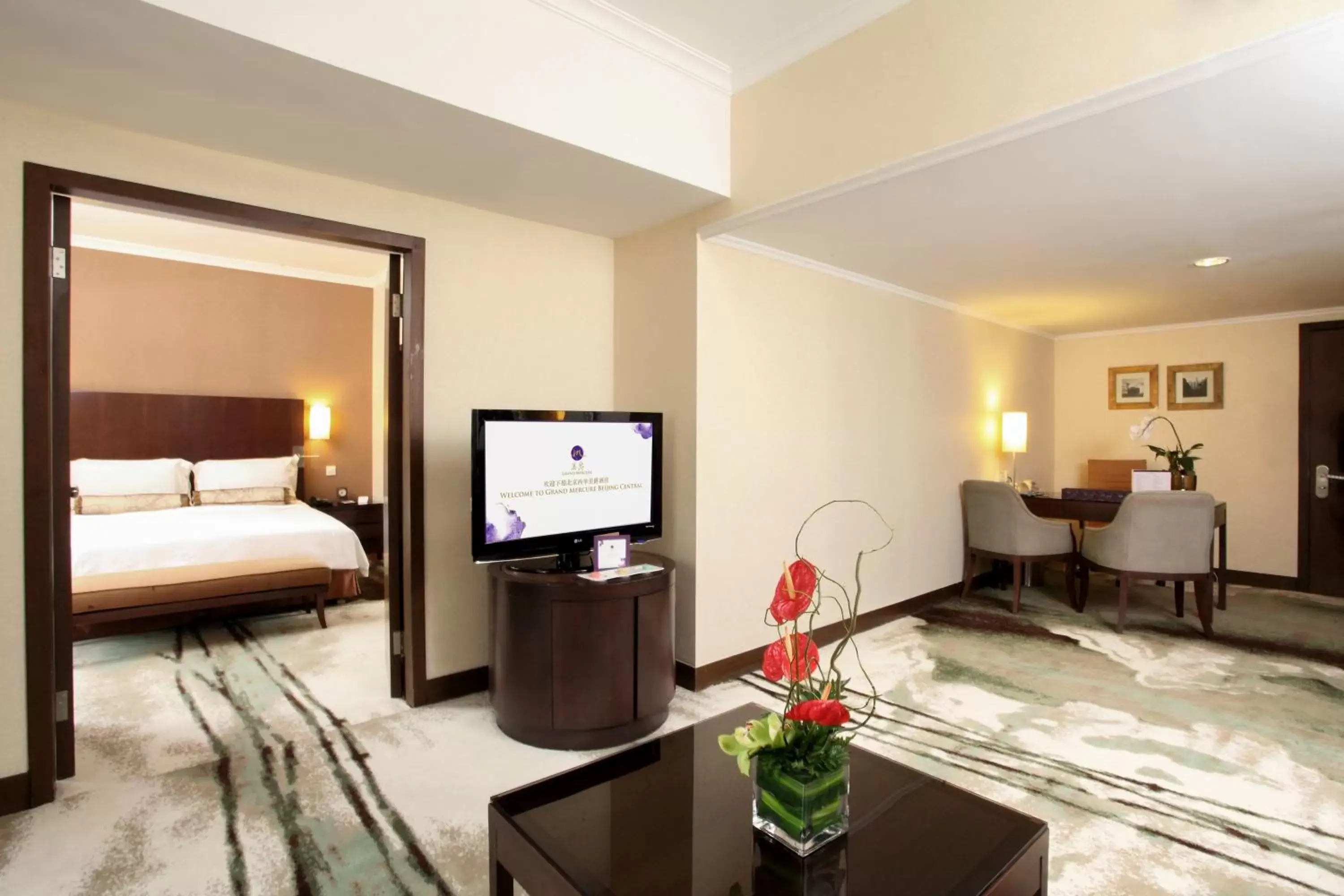 Bedroom, TV/Entertainment Center in Grand Mercure Beijing Central