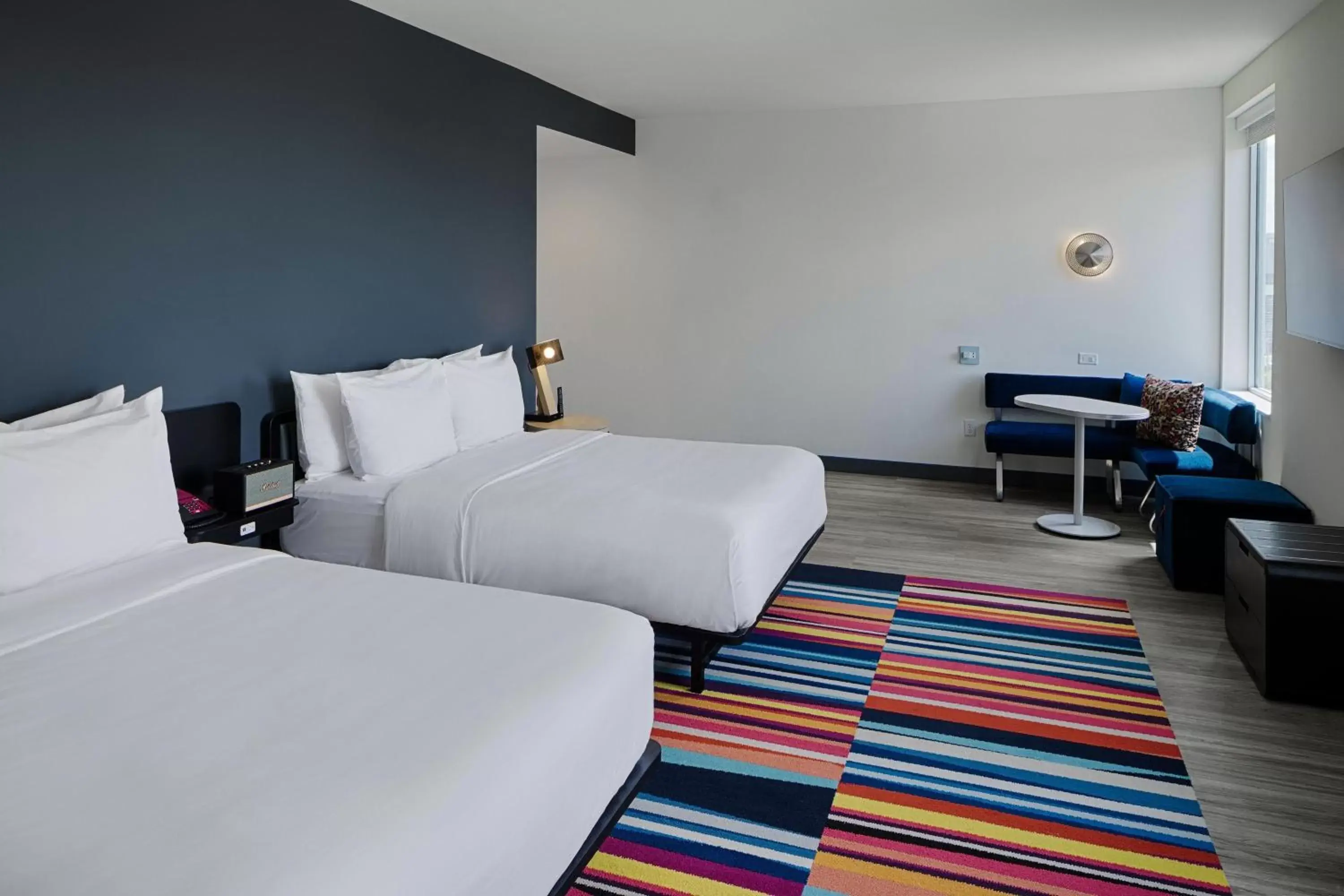Photo of the whole room, Bed in Aloft Columbus