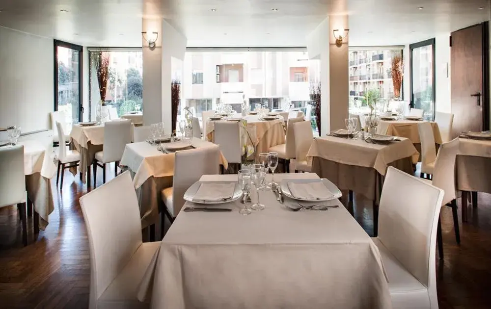 Restaurant/Places to Eat in Sardegna Hotel - Suites & Restaurant