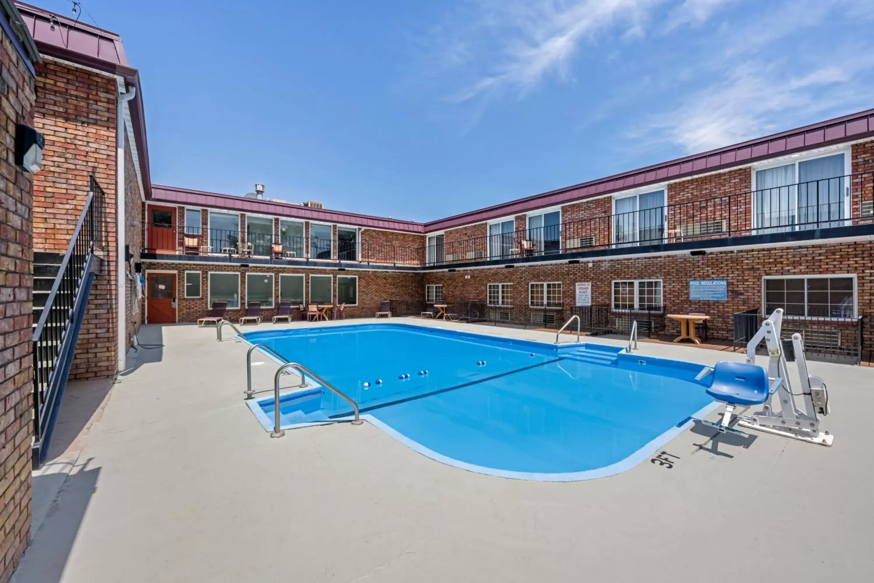 Swimming Pool in Quality Inn and Suites Lincoln