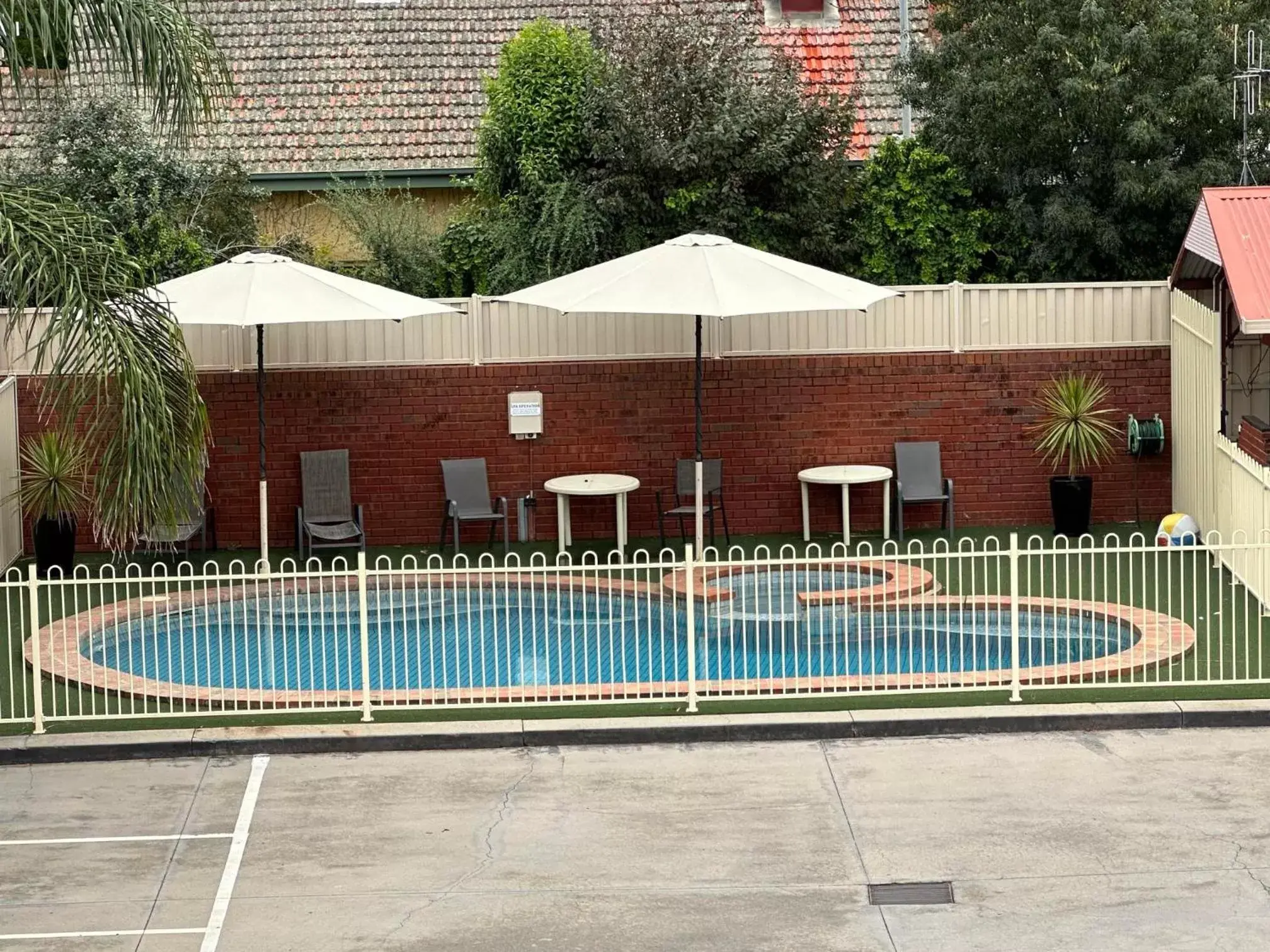 Pool view, Swimming Pool in Courtyard Motor Inn