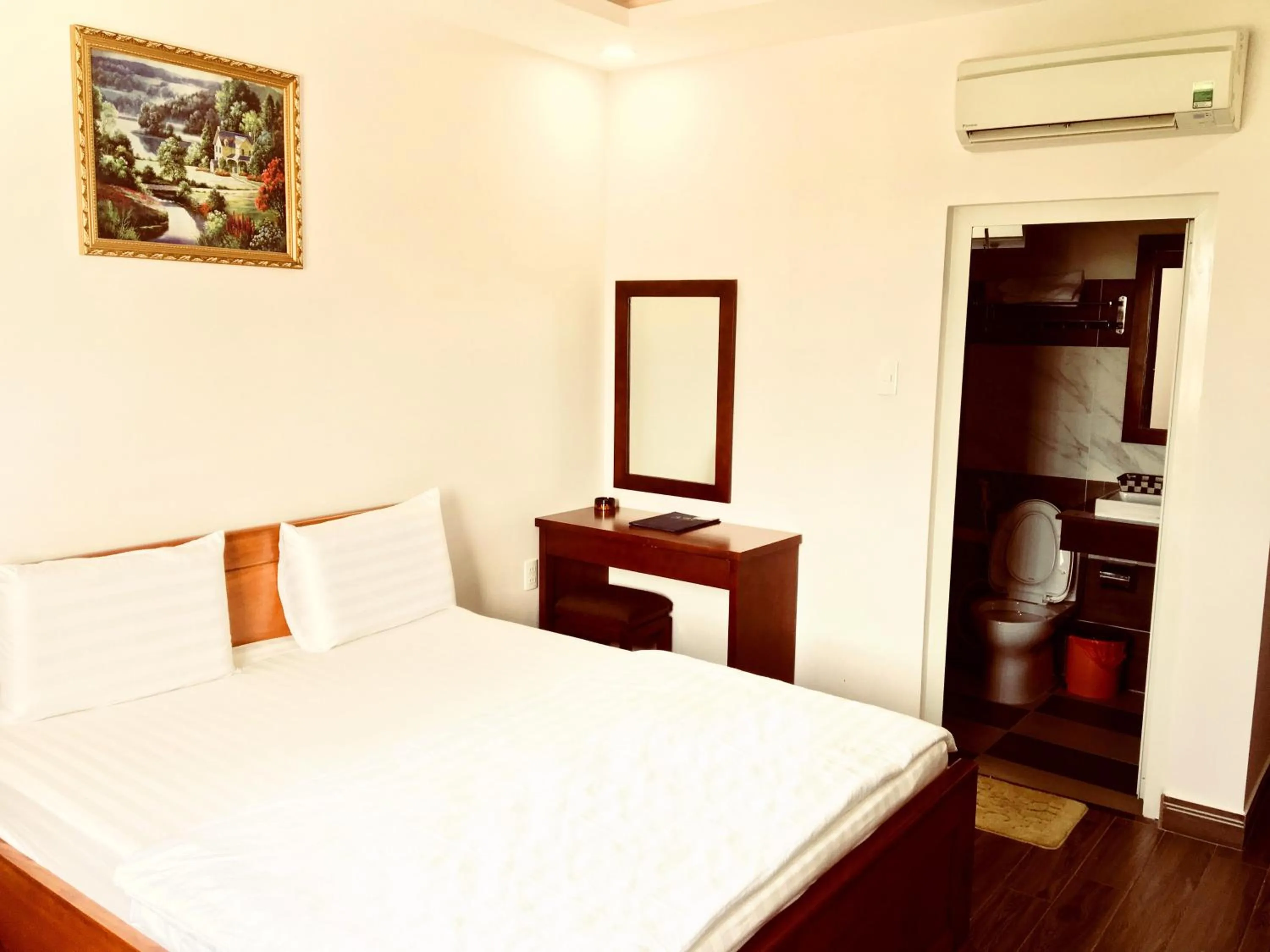 Bed in QUEEN VICTORIA Hotel