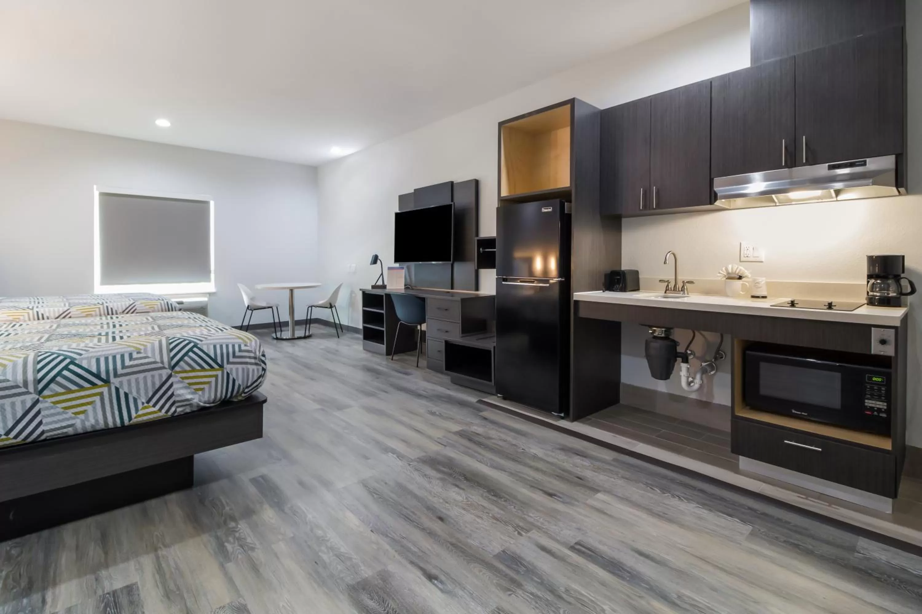 Bed in Studio 6 Katy, Tx