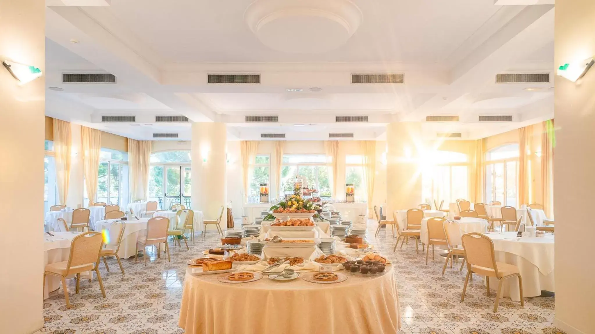 Restaurant/places to eat, Banquet Facilities in Grand Hotel Don Juan