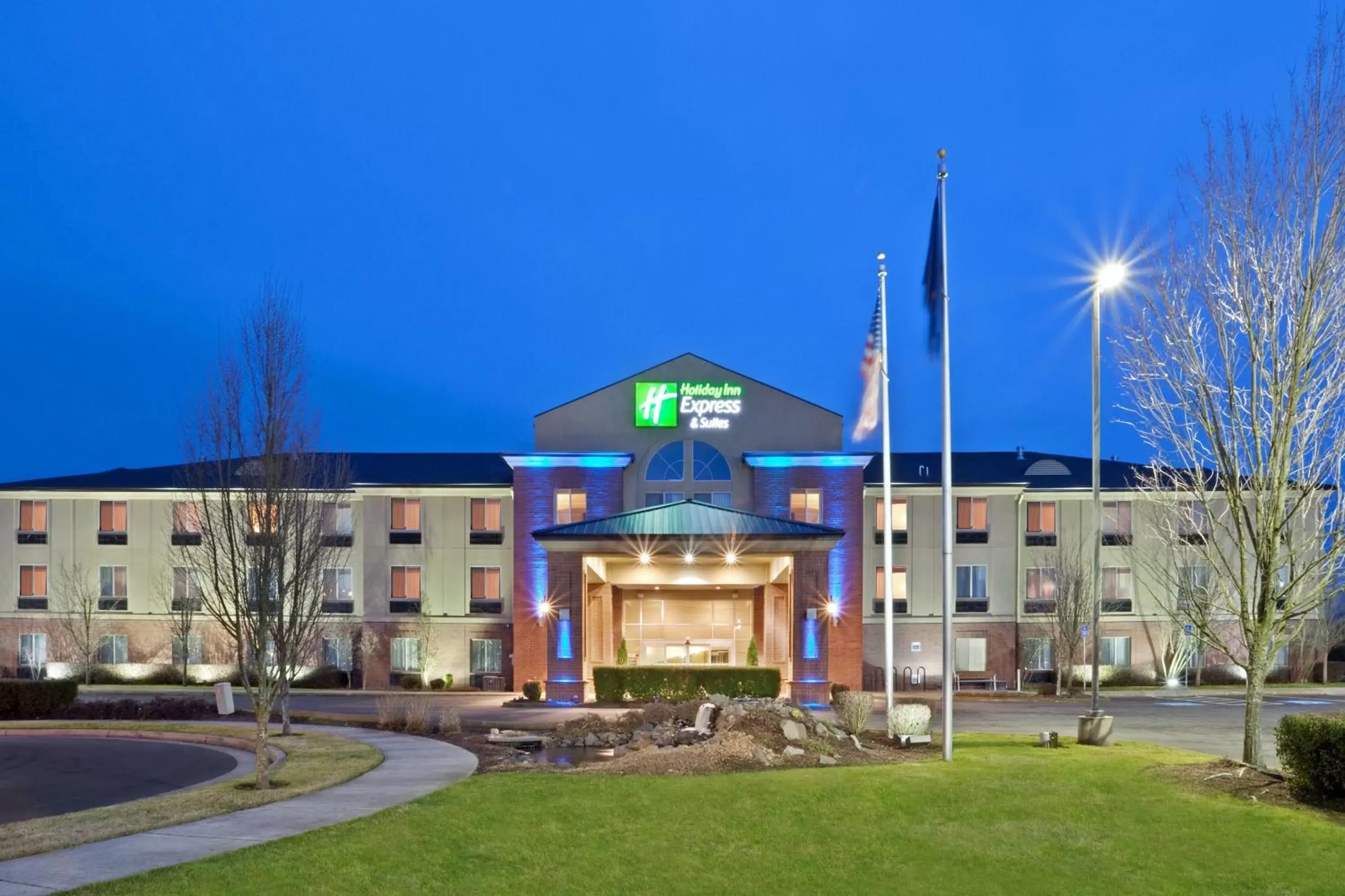 Property Building in Holiday Inn Express Hotel & Suites Albany, an IHG Hotel