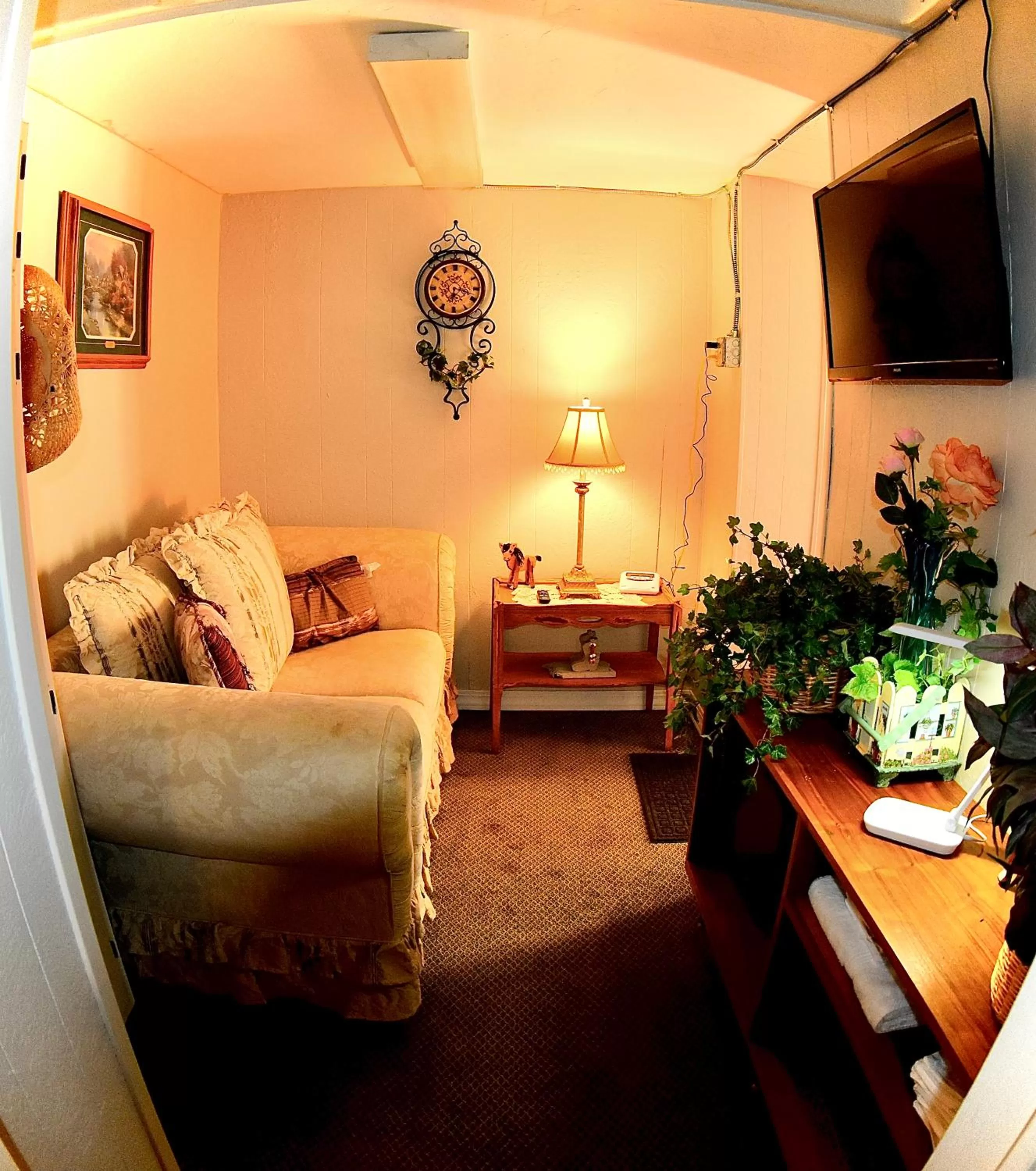 Seating Area in Salmon River Inn