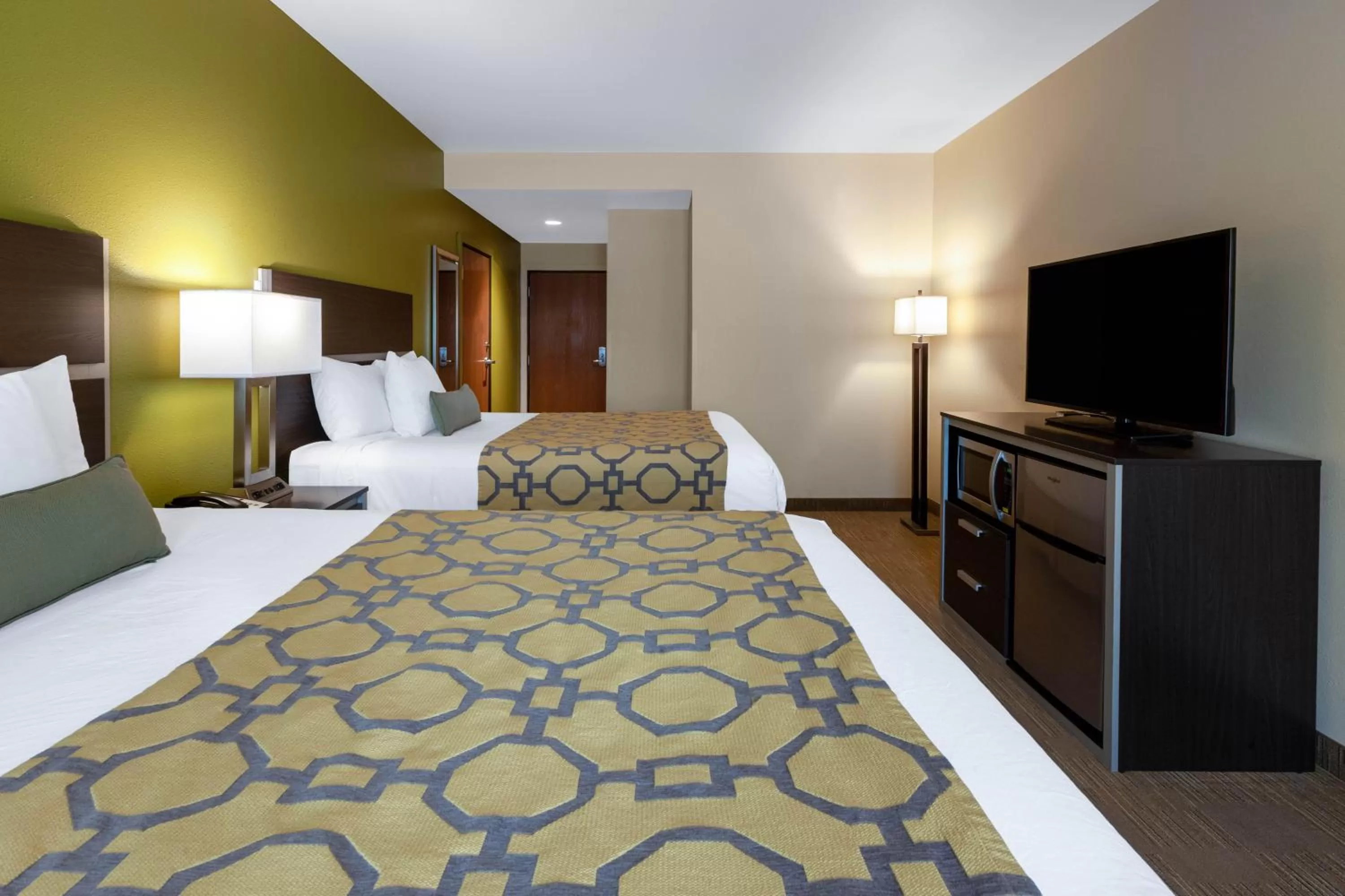 Photo of the whole room, Bed in Baymont by Wyndham Beulah