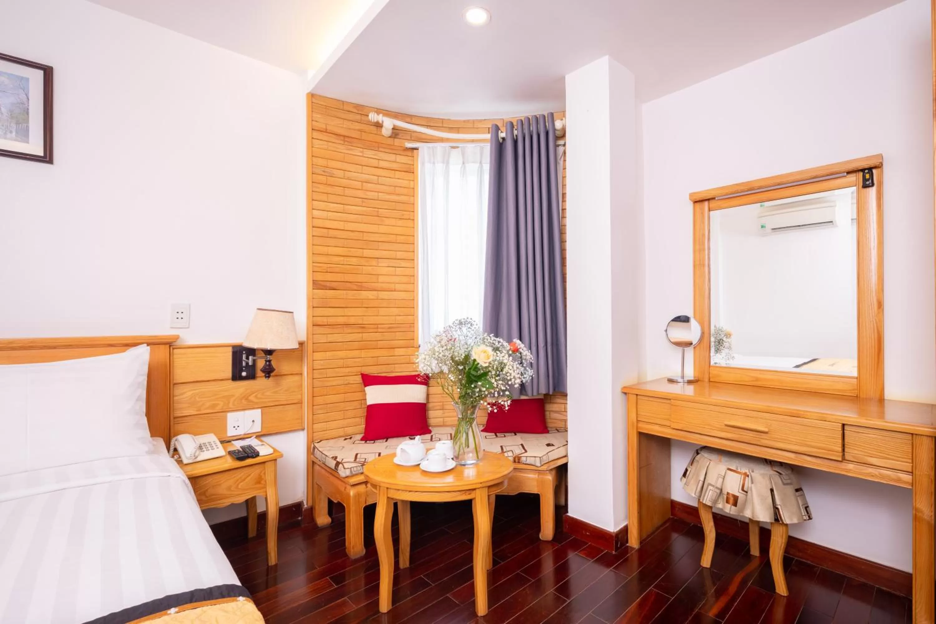 Seating area, Bed in Duc Vuong Saigon Hotel - Bui Vien