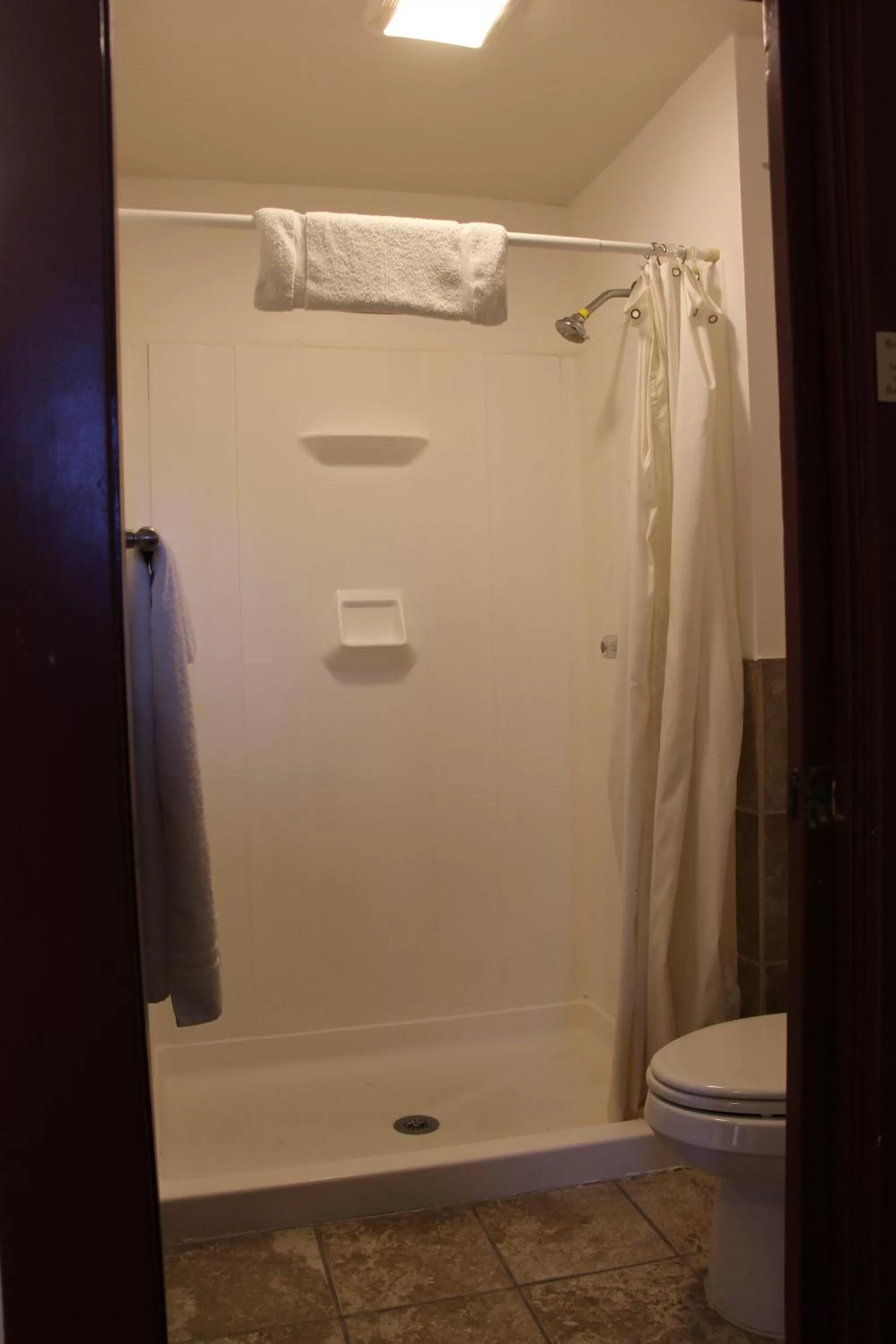 Shower in Glen Tavern Inn
