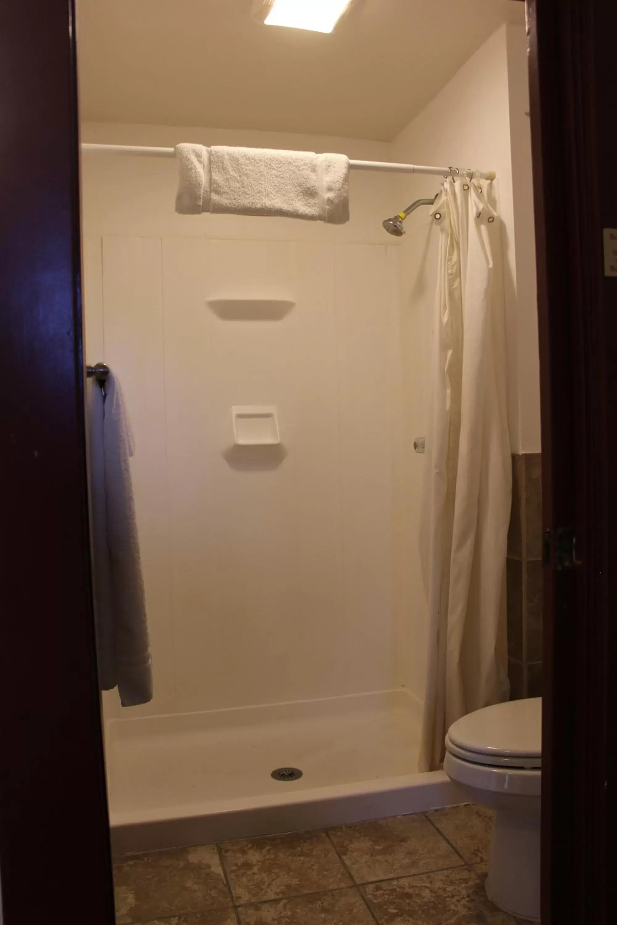 Shower, Bathroom in Glen Tavern Inn