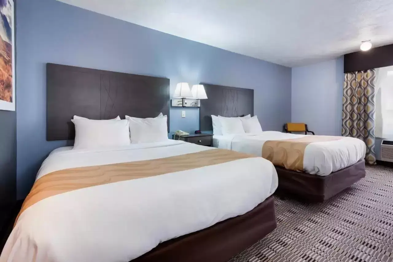 Property building, Bed in Quality Inn & Suites