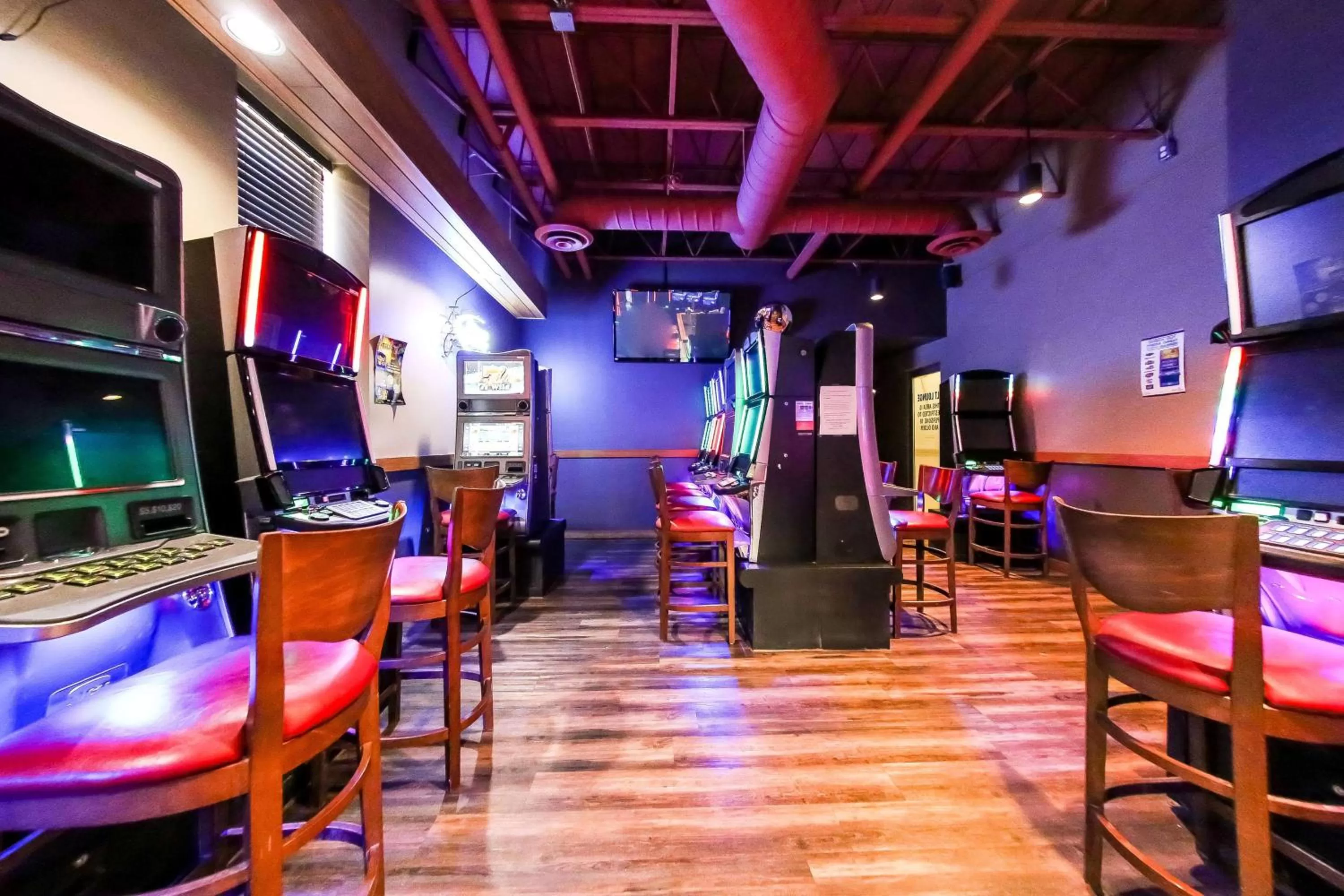 Lounge or bar in Howard Johnson by Wyndham Winnipeg West