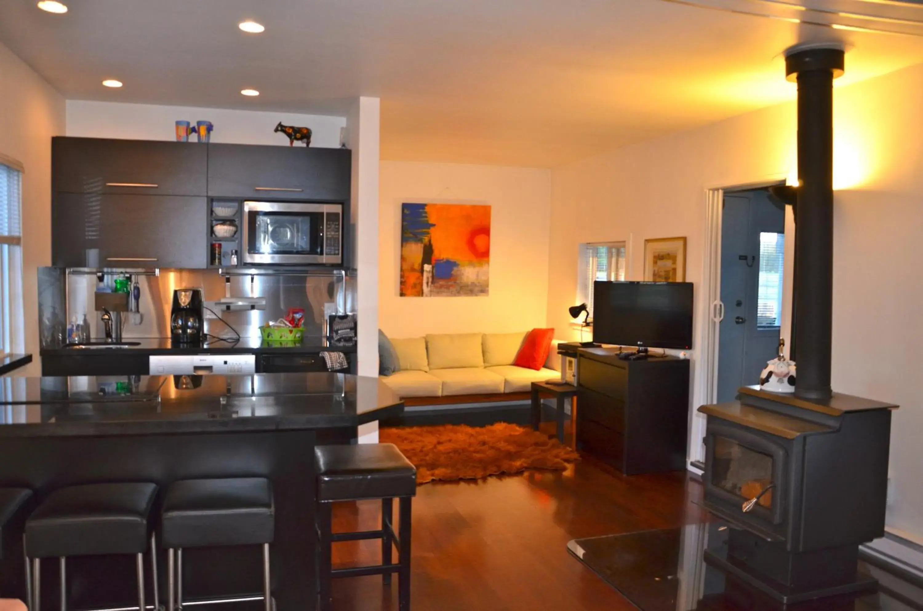 Dining area, Lounge/Bar in Woodhouse Cottages And Ranch