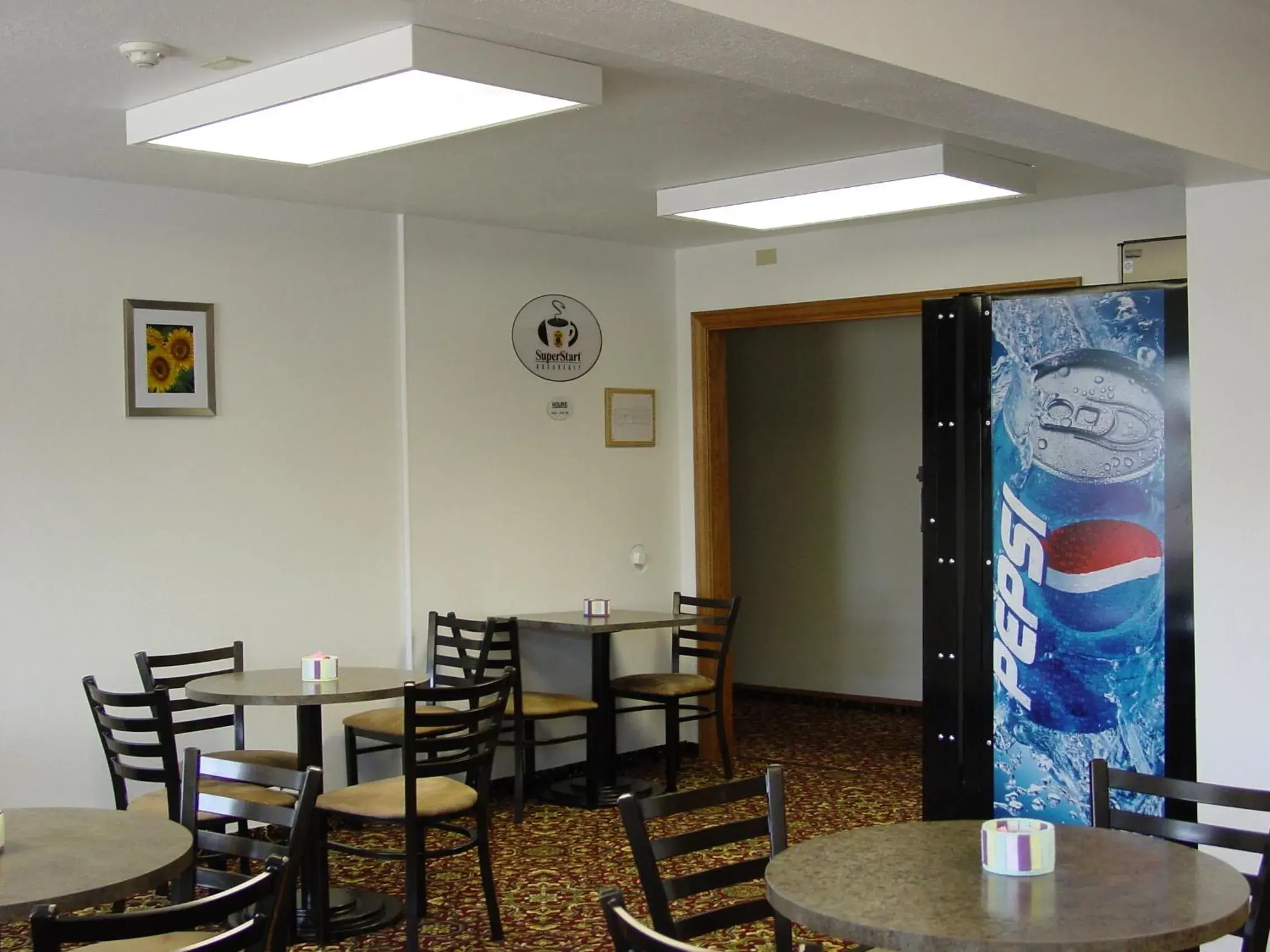 Banquet/Function facilities, Restaurant/Places to Eat in Super 8 by Wyndham Manhattan KS