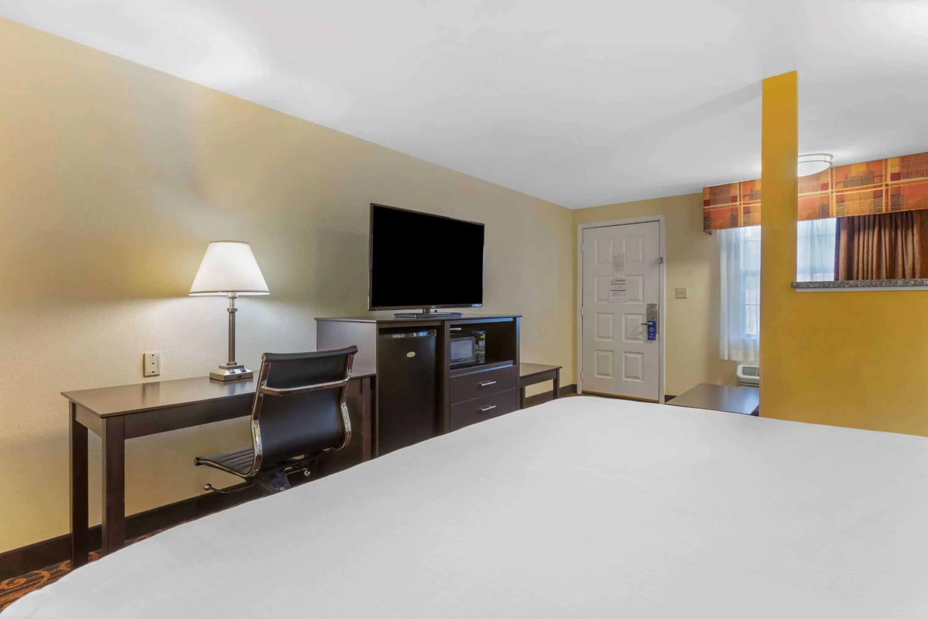 Bedroom, Bed in Best Western Benton Inn