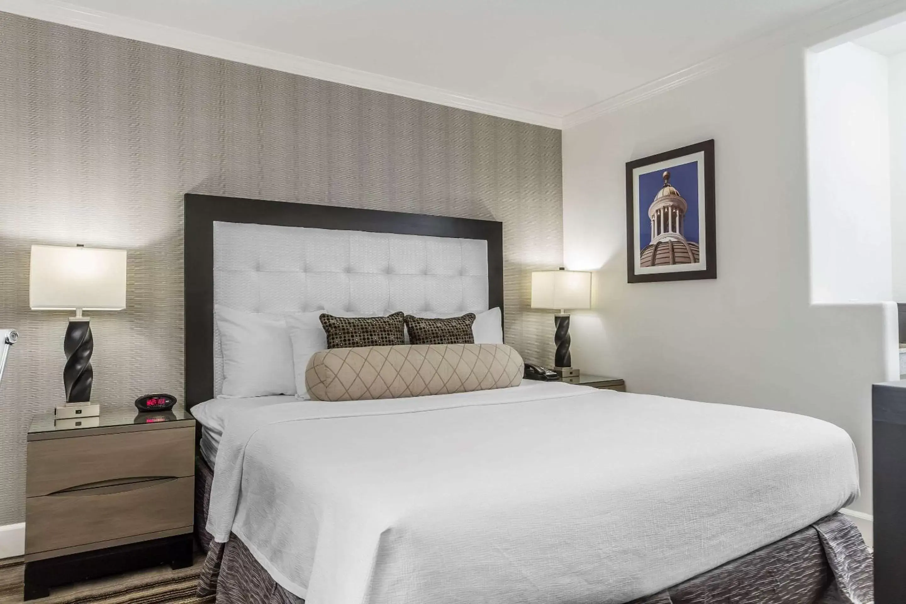 Photo of the whole room, Bed in Inn Off Capitol Park, Ascend Hotel Collection