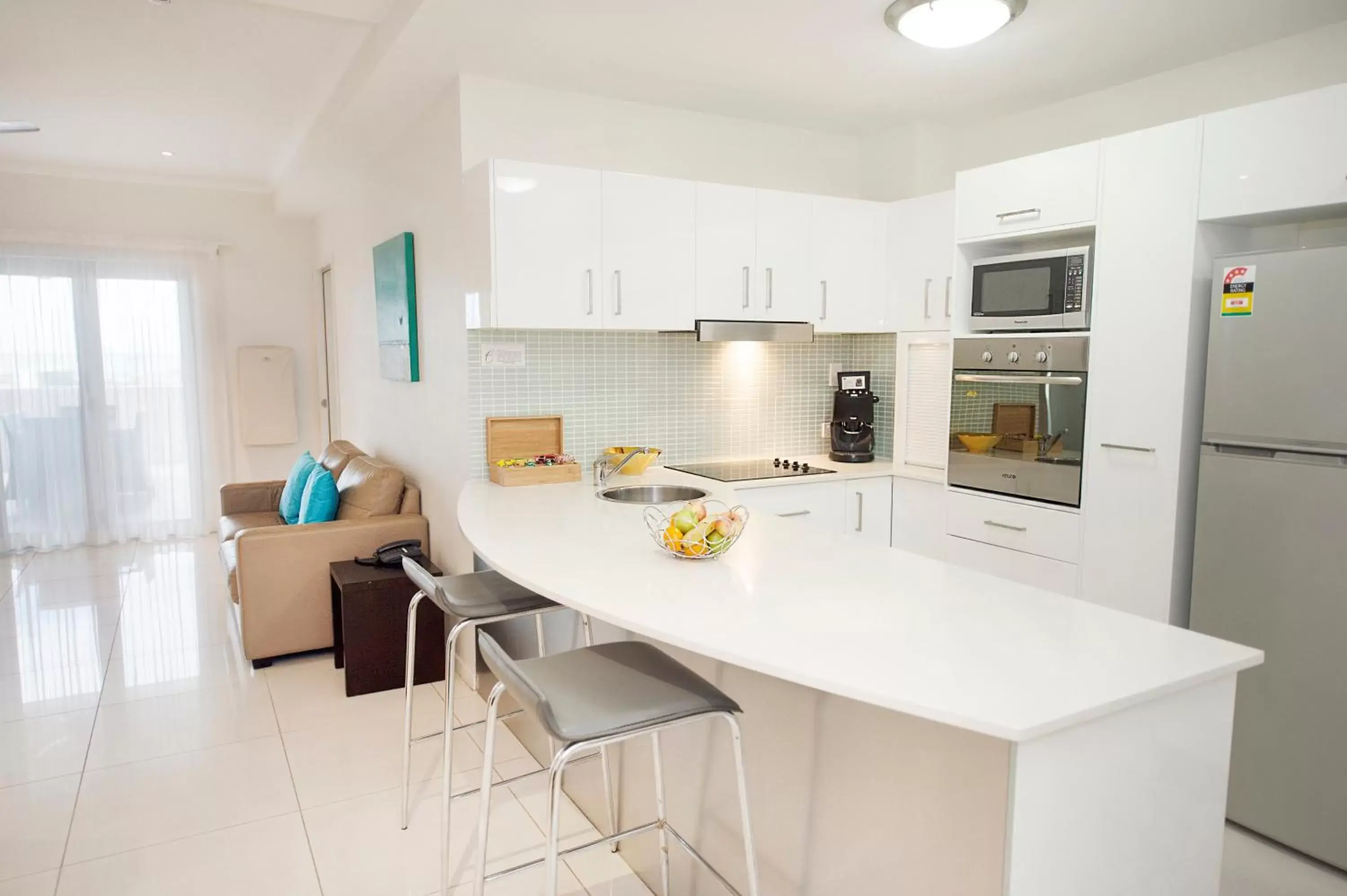 Kitchen or kitchenette, Kitchen/Kitchenette in Gladstone City Central Apartment Hotel