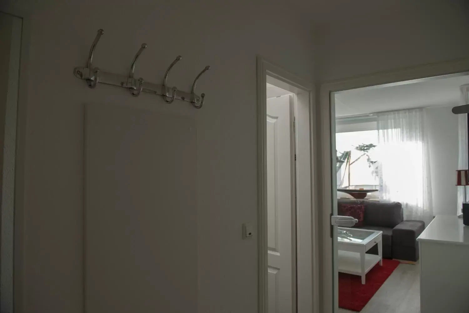 Living room, Bathroom in Hotel Stadt Cuxhaven