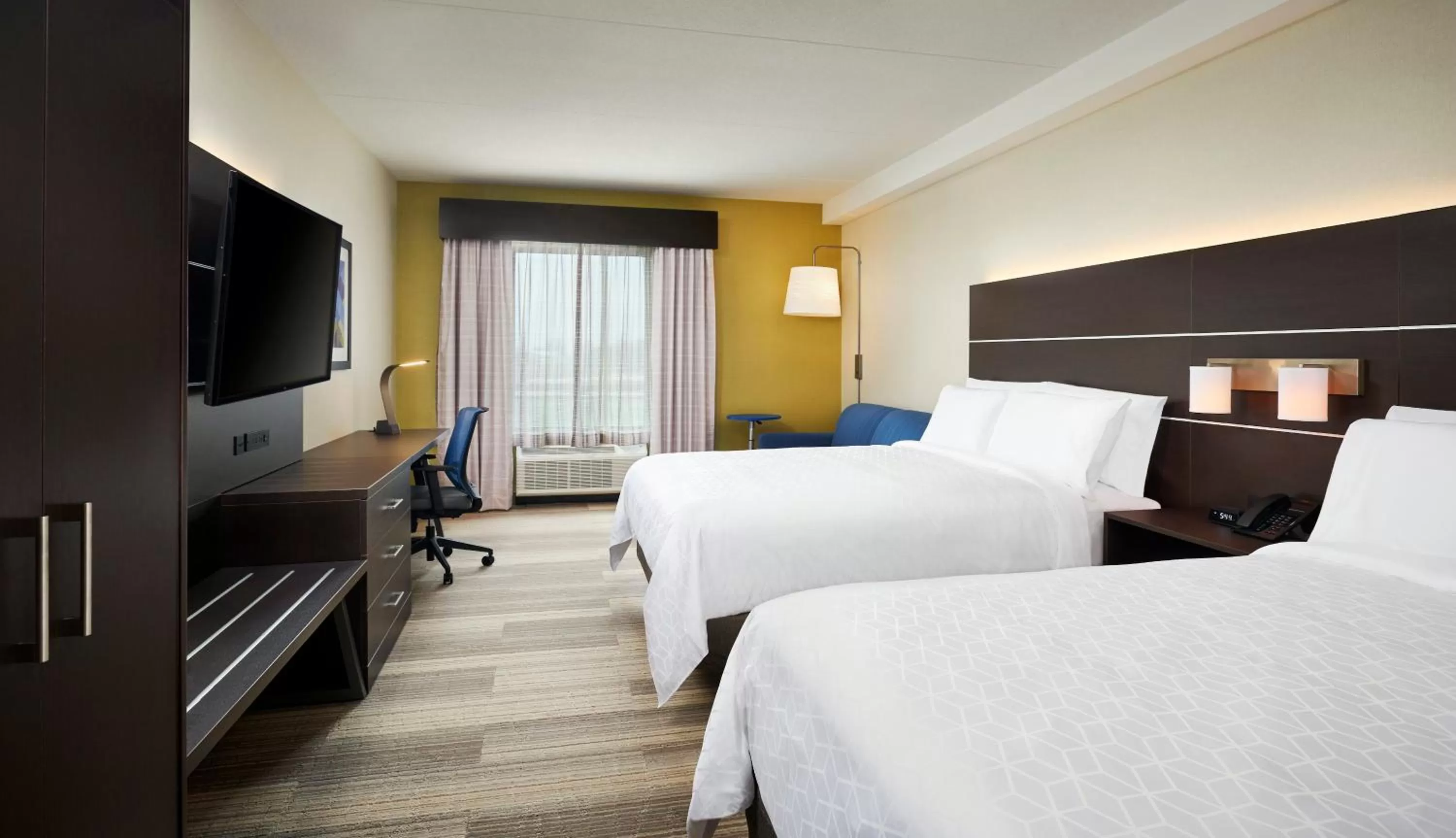 Photo of the whole room, Bed in Holiday Inn Express & Suites Windsor East - Lakeshore by IHG