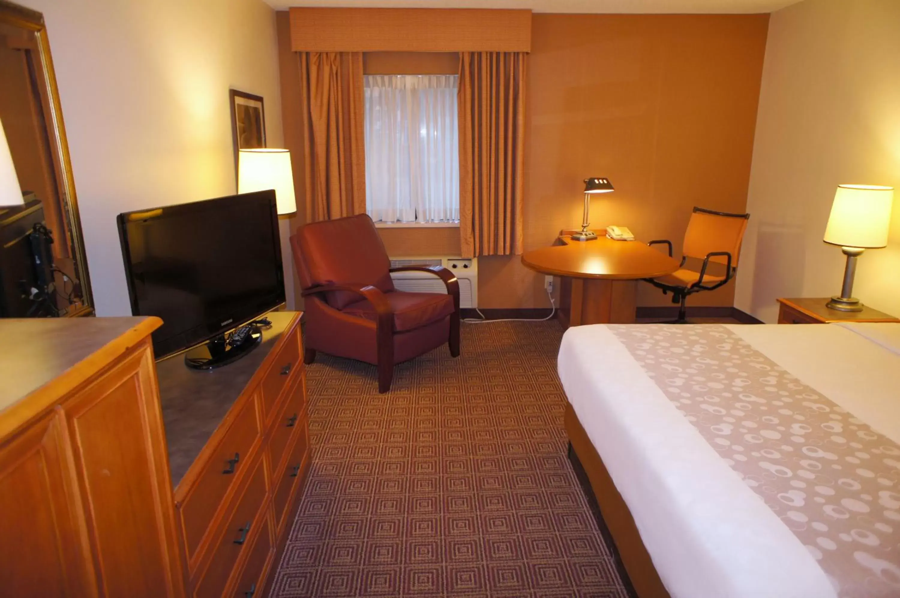 King Room - Non-Smoking in Quality Inn & Suites Raleigh Durham Airport