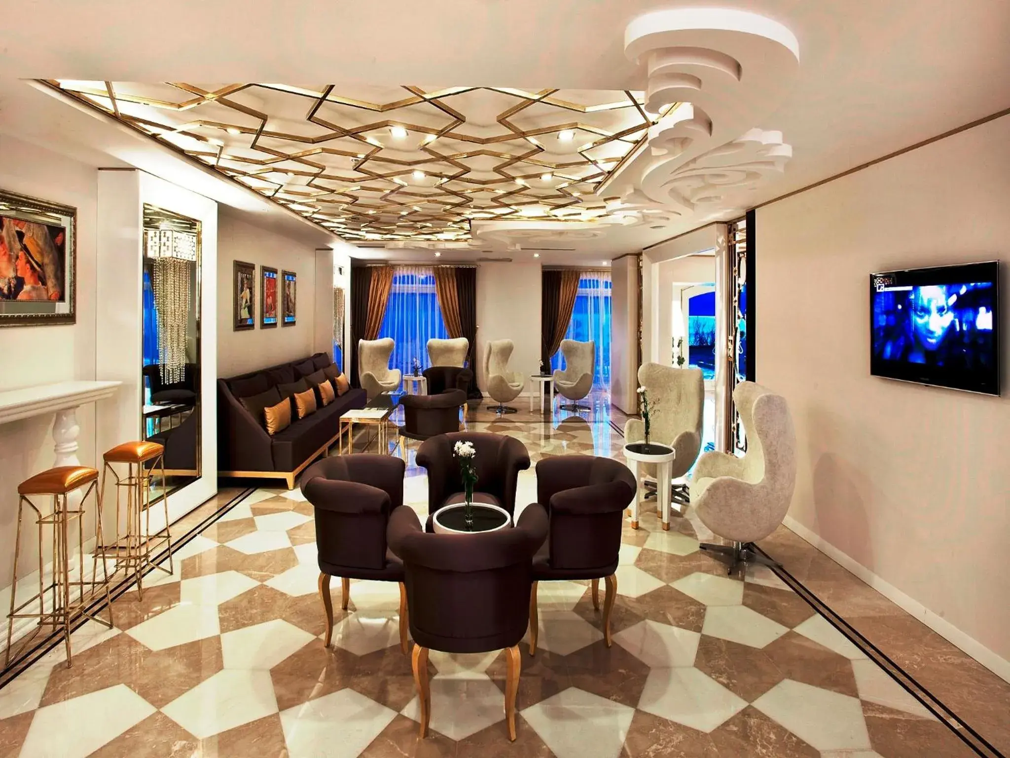 Lobby or reception, Lounge/Bar in La Boutique Hotel & Suites