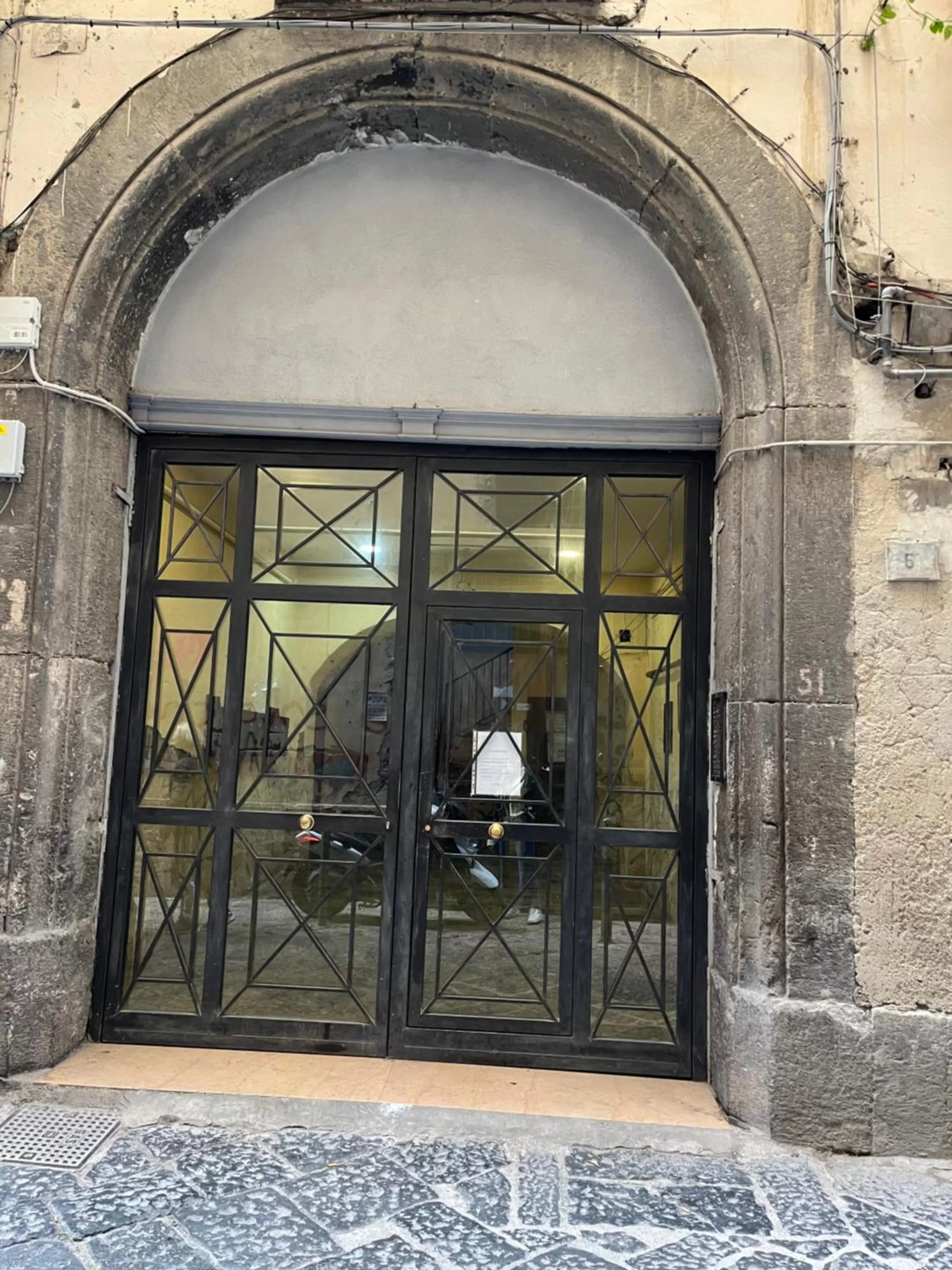 Facade/entrance in La Svolta rooms