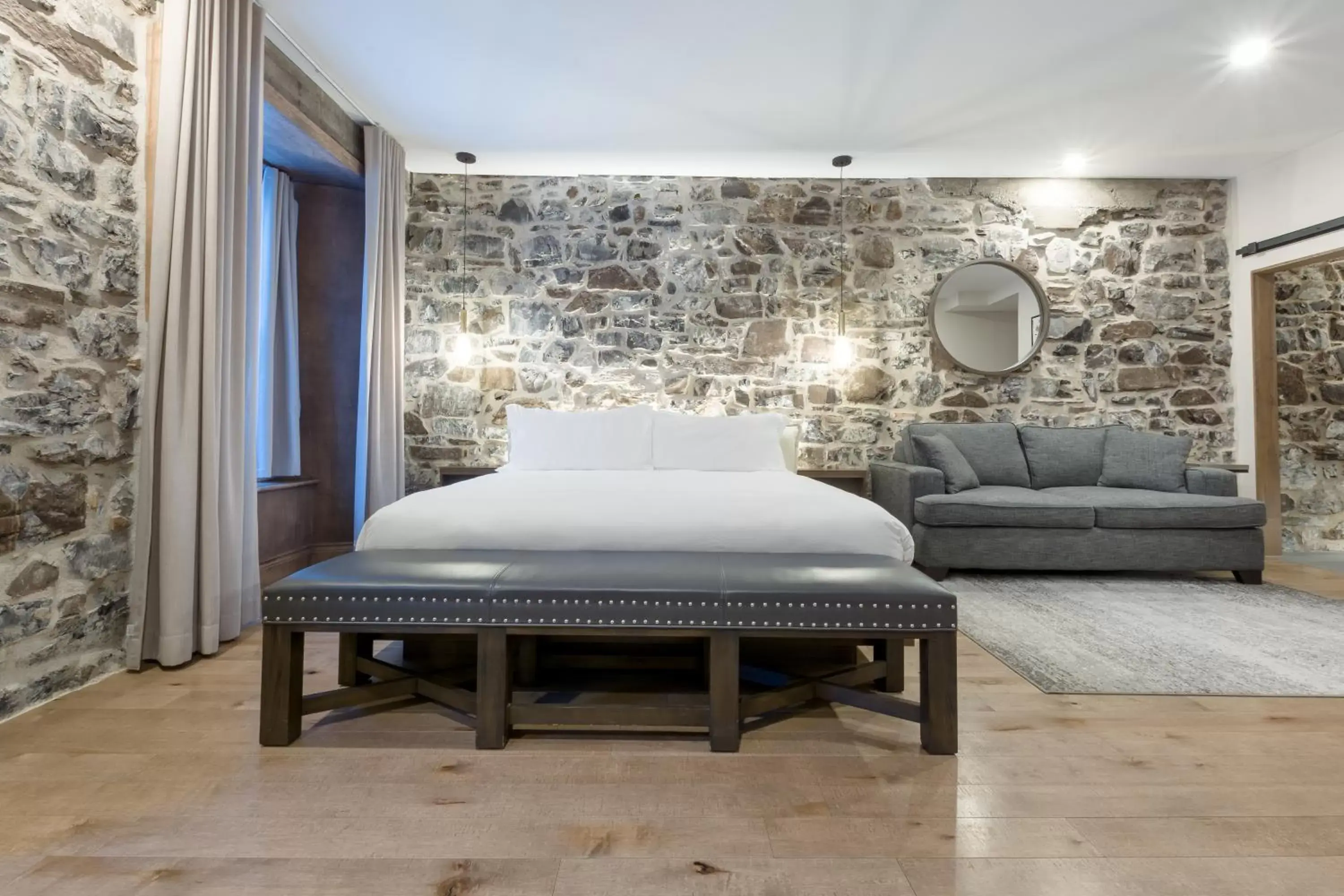 King-bed studio with Sofa-bed - MK156 in La Maison Kent - Par Les Lofts Vieux-Québec
