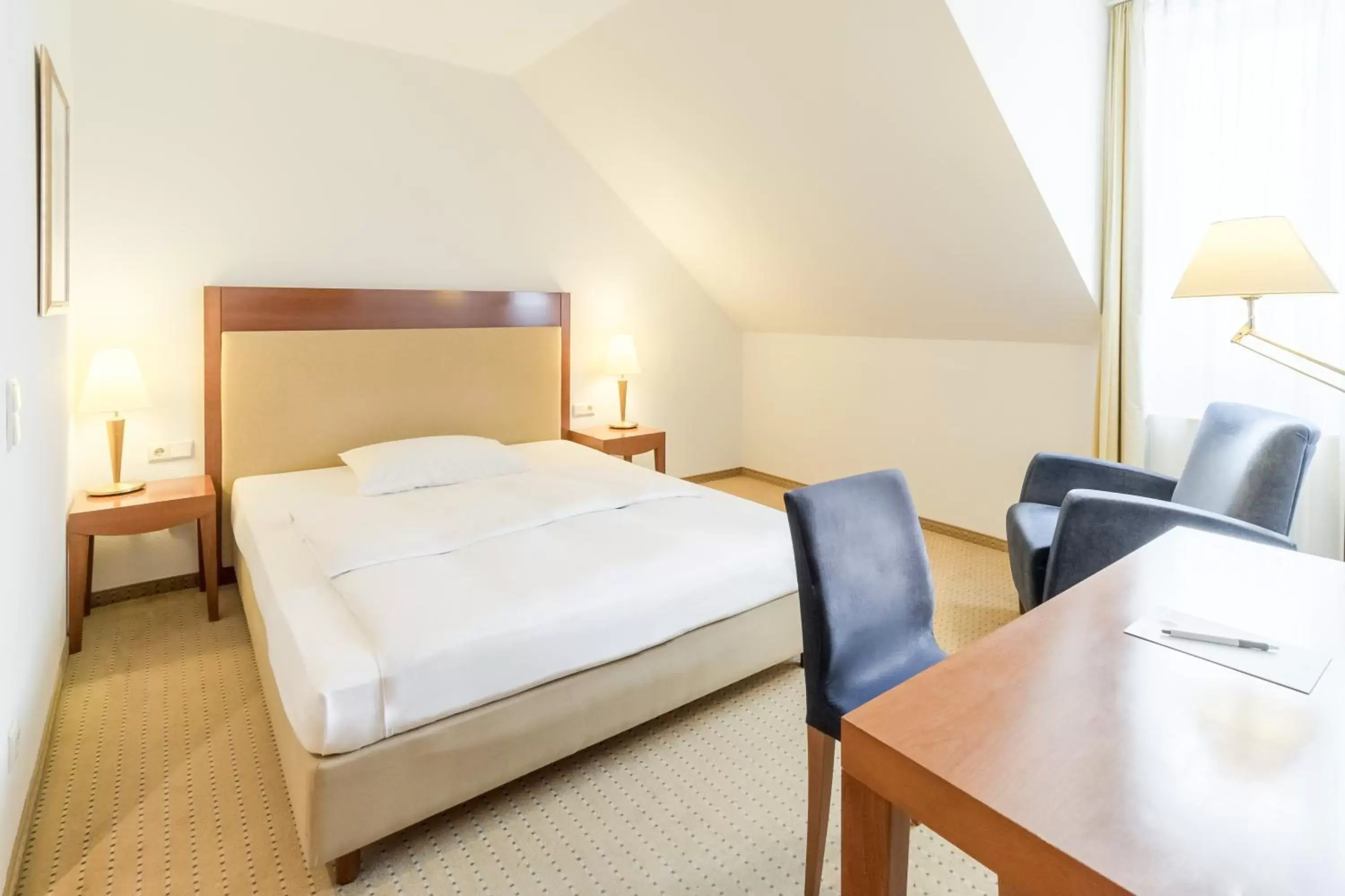 Photo of the whole room, Bed in Novotel Hildesheim