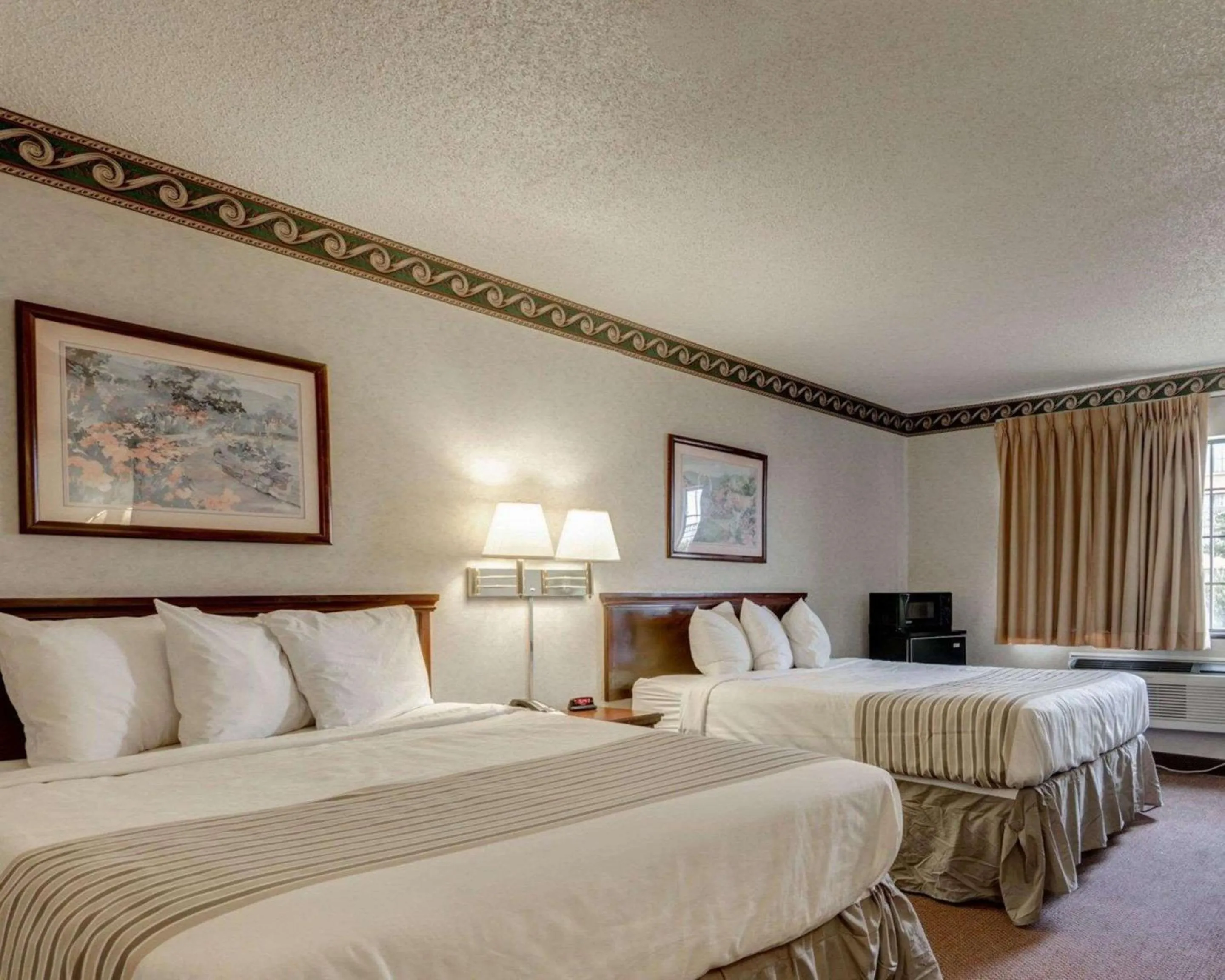 Photo of the whole room, Bed in Econo Lodge Inn & Suites El Paso West