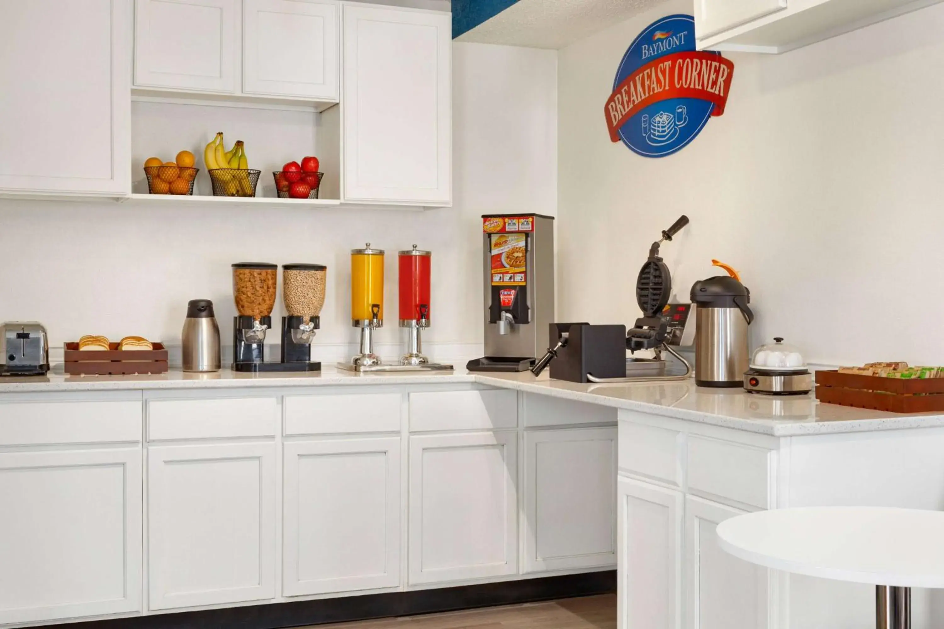 Breakfast in Baymont by Wyndham Hutchinson Breakfast in Baymont by Wyndham Hutchinson