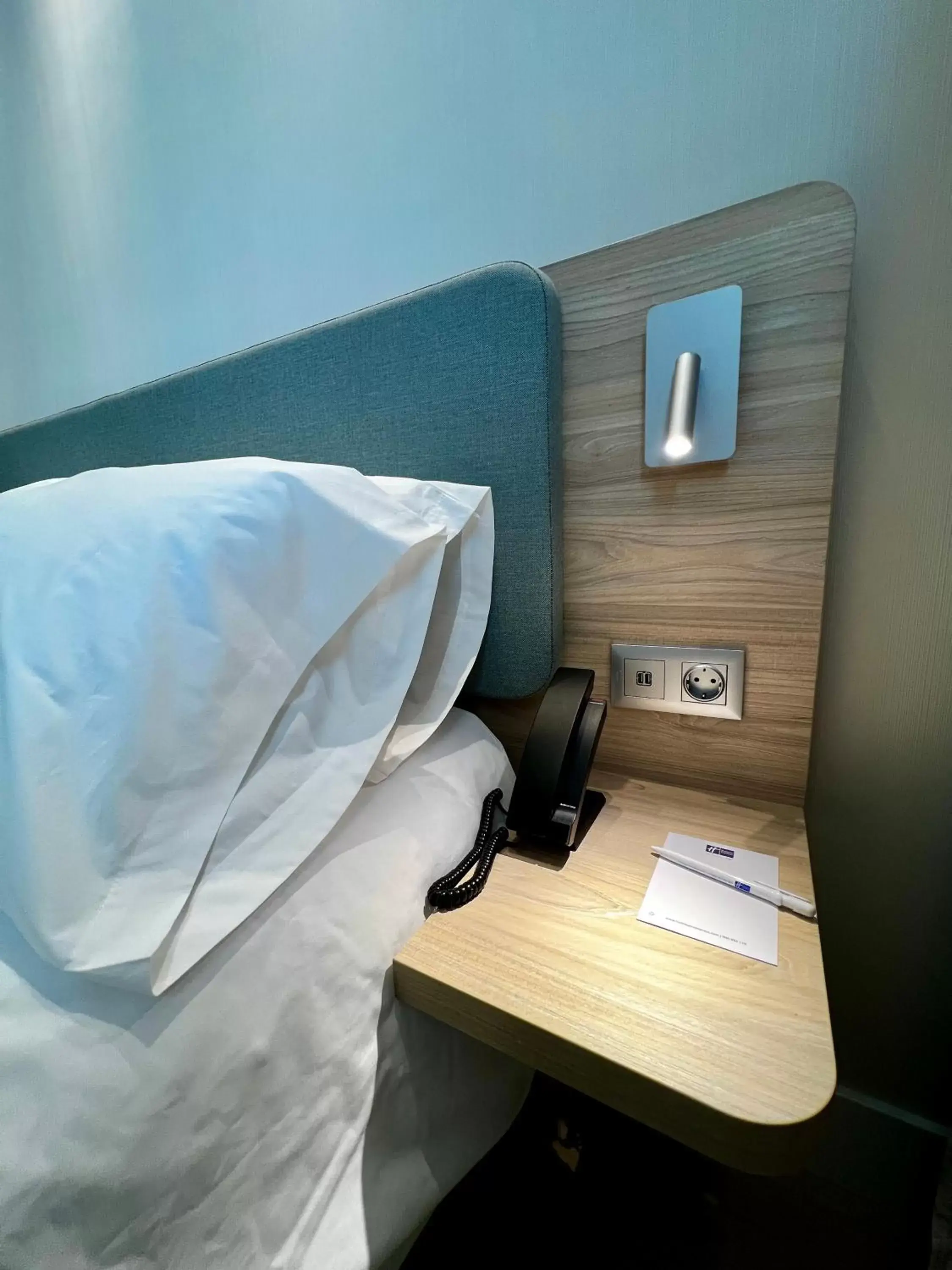 Bed in Holiday Inn Express - Madrid - Airport, an IHG Hotel