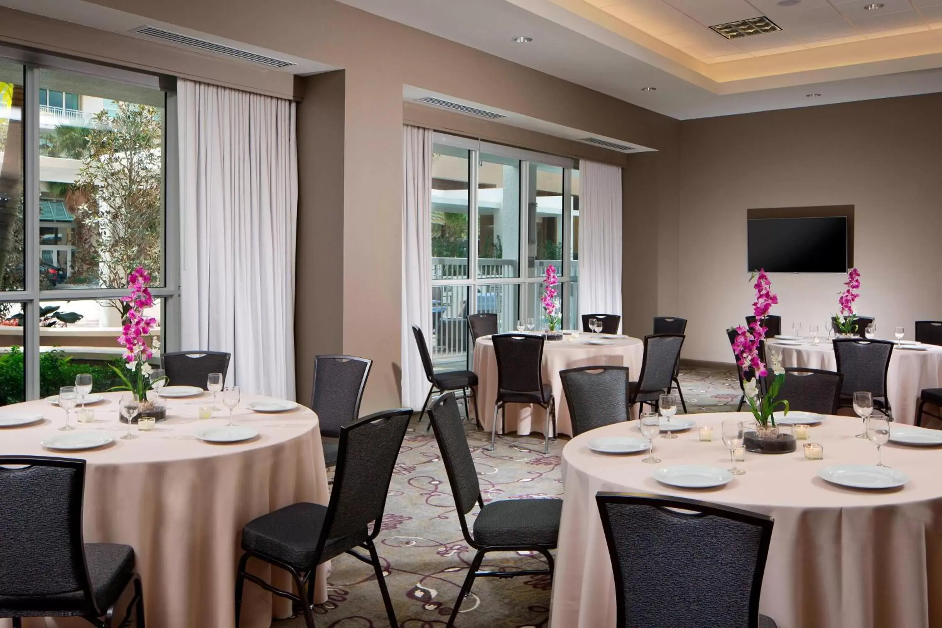 Meeting/conference room, Restaurant/Places to Eat in Residence Inn by Marriott West Palm Beach Downtown