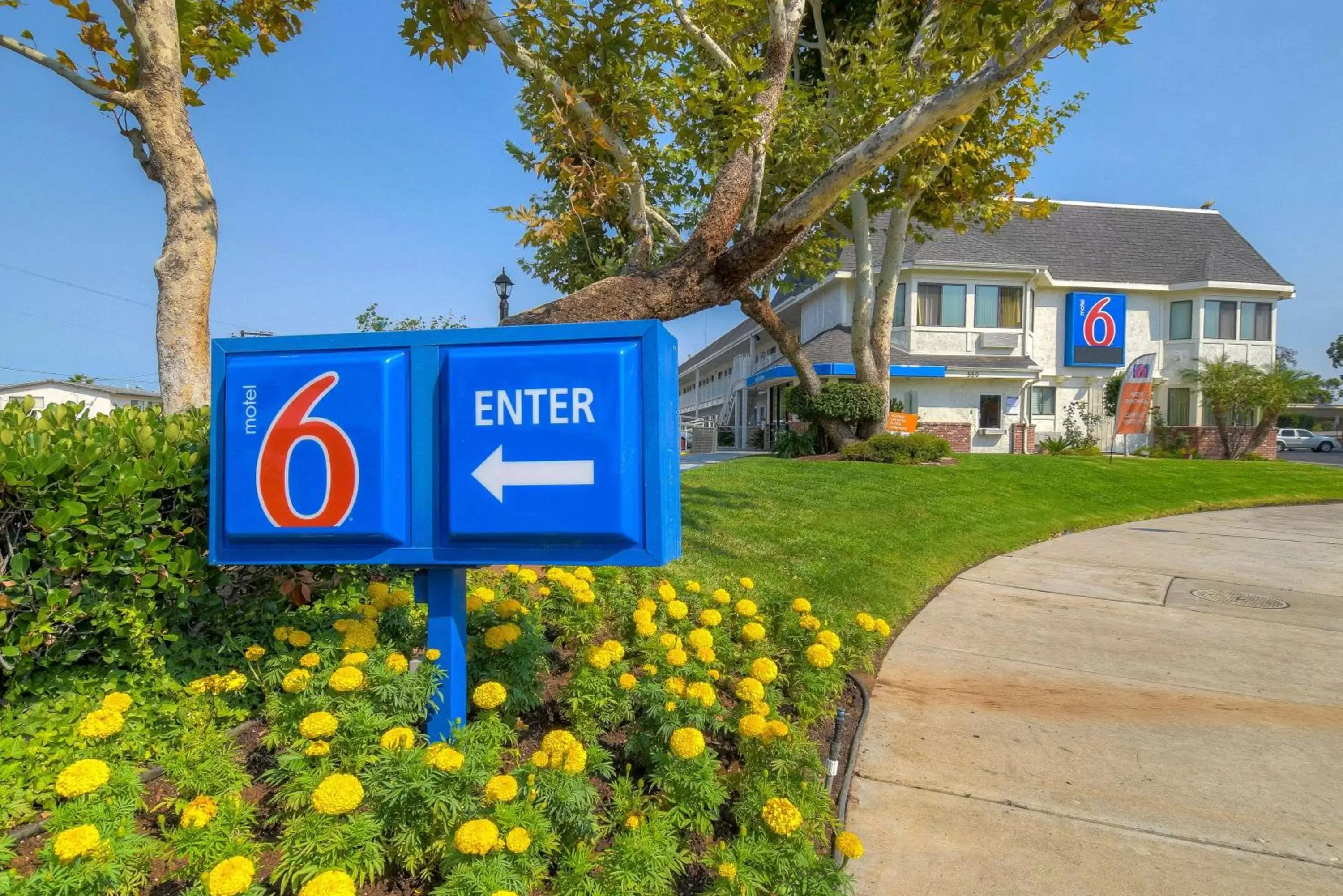 Property building, Garden in Motel 6-El Cajon, CA - San Diego