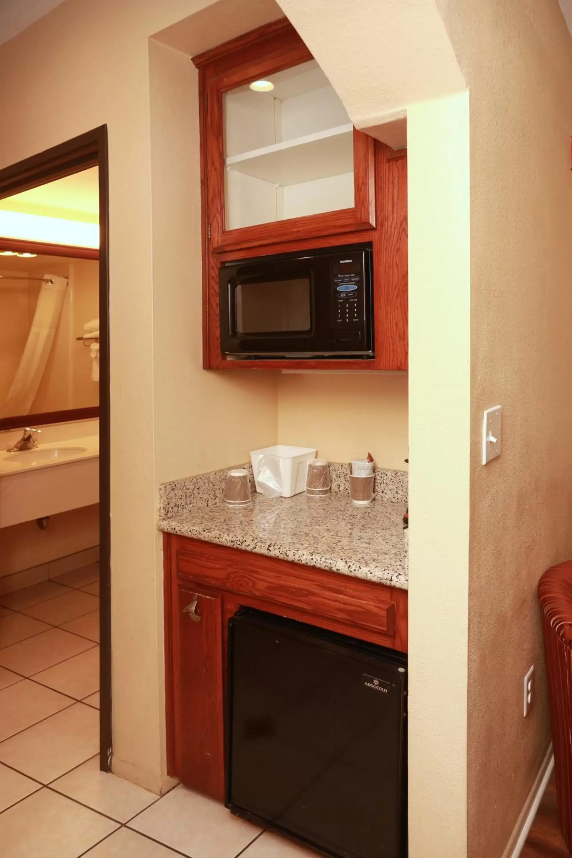 minibar, Bathroom in Ramada by Wyndham Fresno Northwest