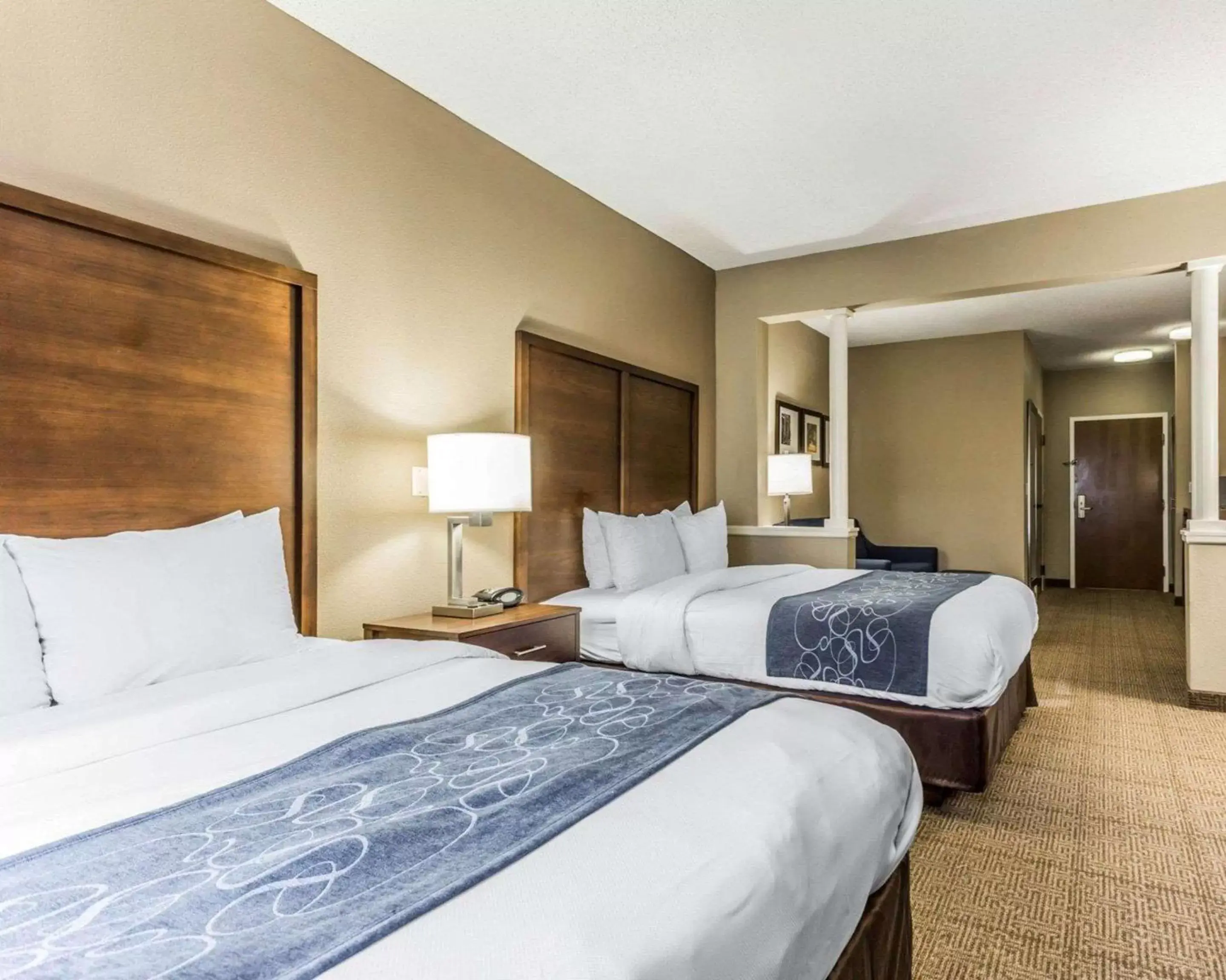 Photo of the whole room, Bed in Comfort Suites at Isle of Palms Connector